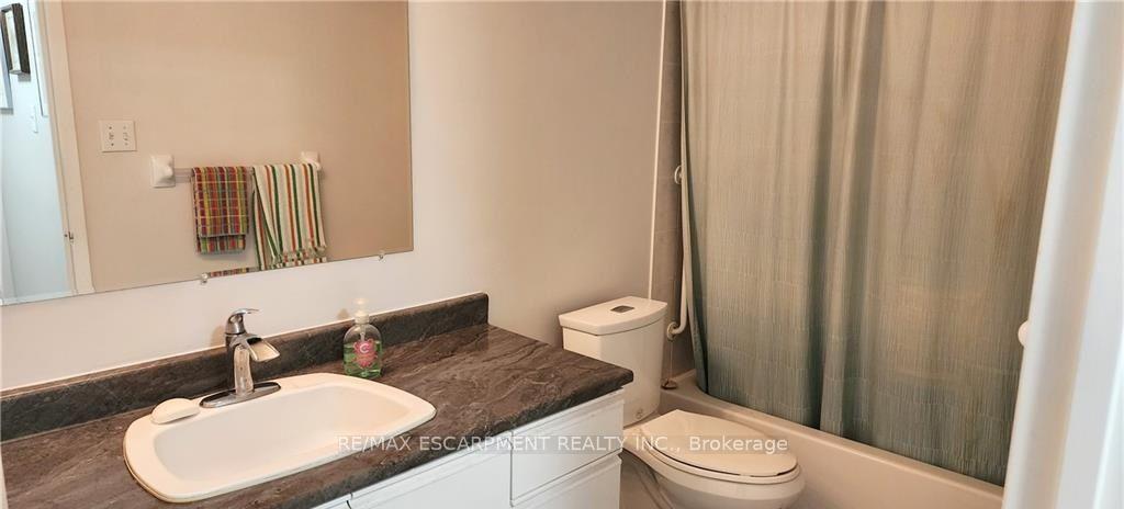 Photo 15 of Unit 204, 19 Lake Avenue S, Hamilton, Stoney Creek — HOMEH