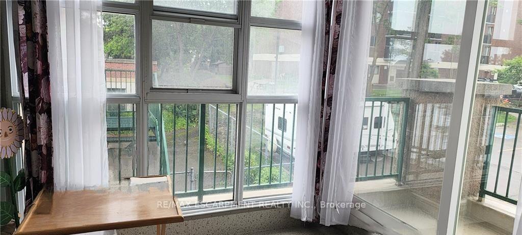 Photo 17 of Unit 204, 19 Lake Avenue S, Hamilton, Stoney Creek — HOMEH