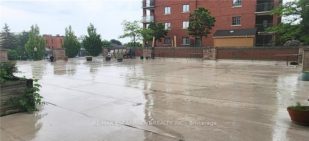 Photo 19 of Unit 204, 19 Lake Avenue S, Hamilton, Stoney Creek — HOMEH