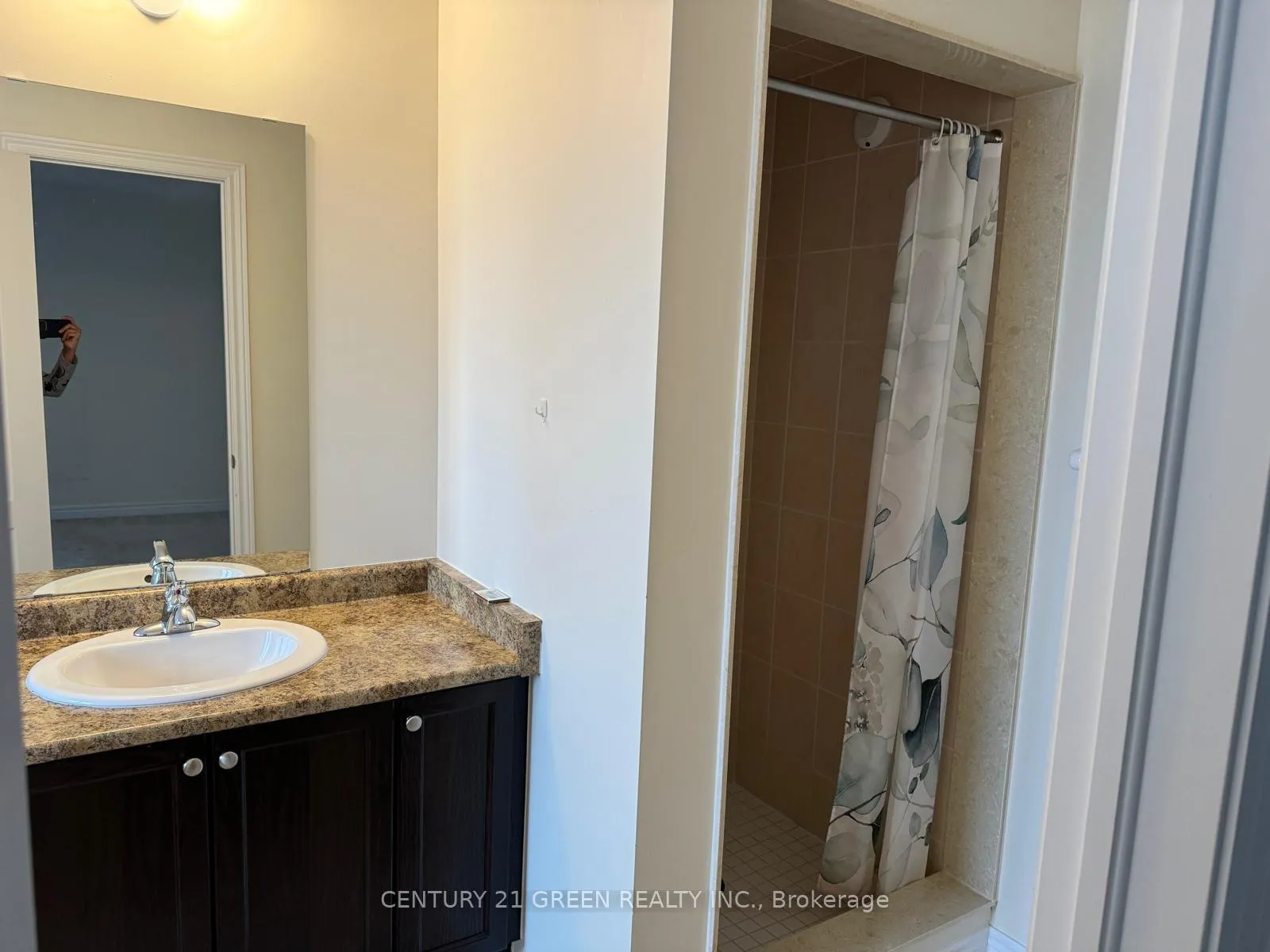 Photo 37 of Unit Main & 2nd Floor, 100 Lanark Circle, Brampton, Credit Valley — HOMEH