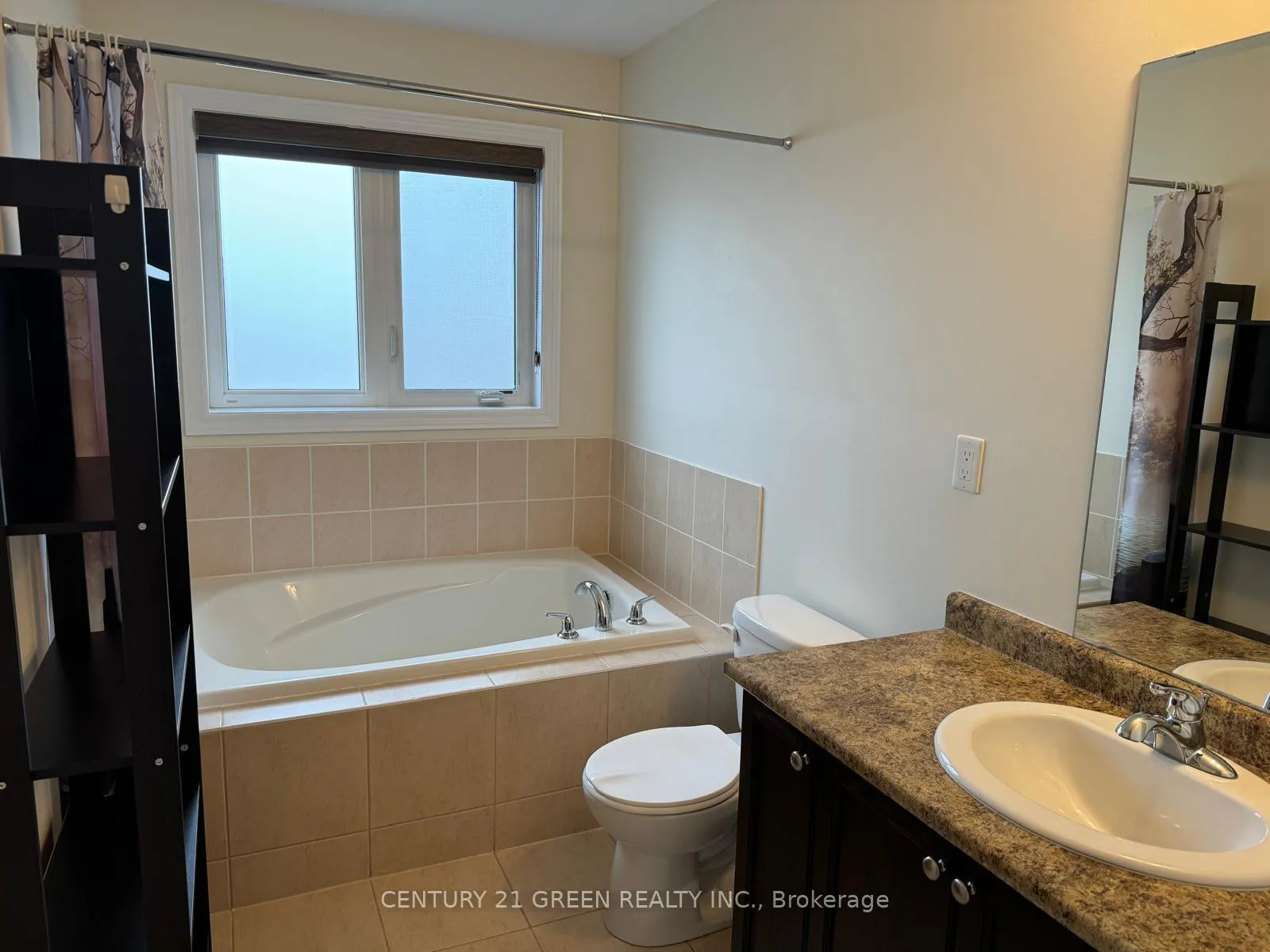 Photo 41 of Unit Main & 2nd Floor, 100 Lanark Circle, Brampton, Credit Valley — HOMEH