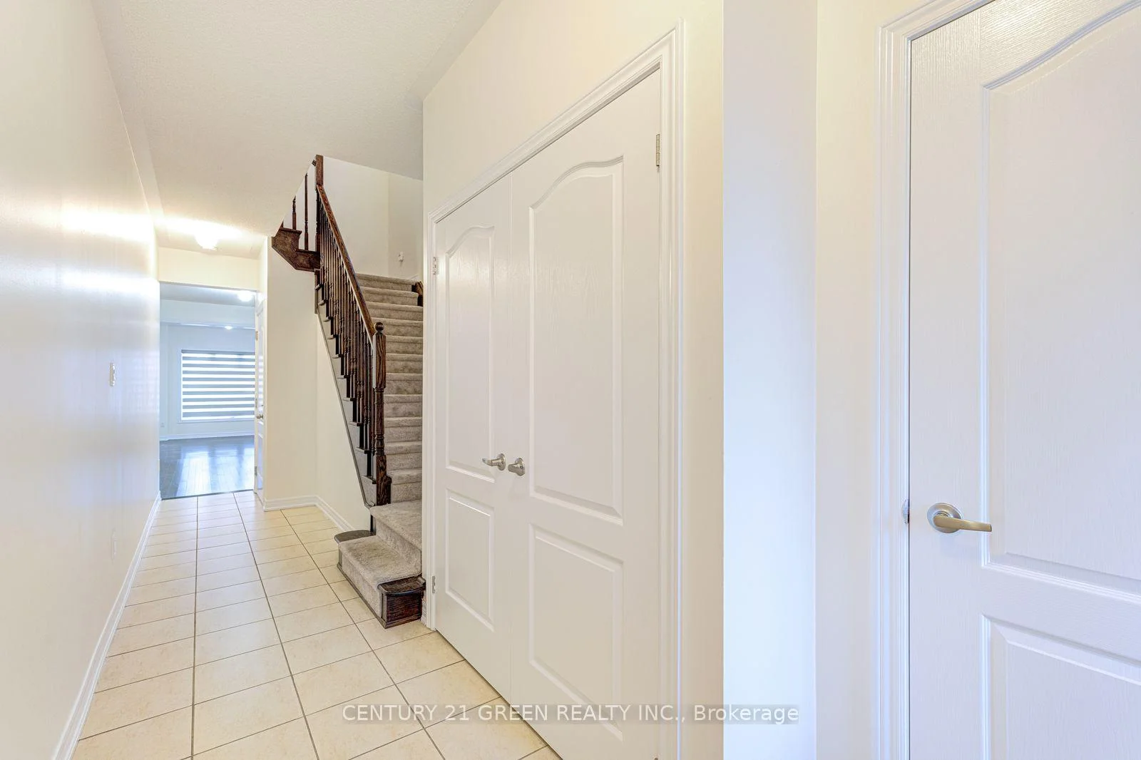 Photo 24 of Unit Main & 2nd Floor, 100 Lanark Circle, Brampton, Credit Valley — HOMEH