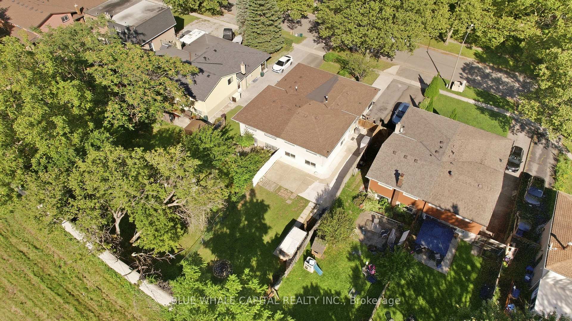 Photo 4 of 4411 Meadowvale Drive, Niagara Falls, Morrison — HOMEH