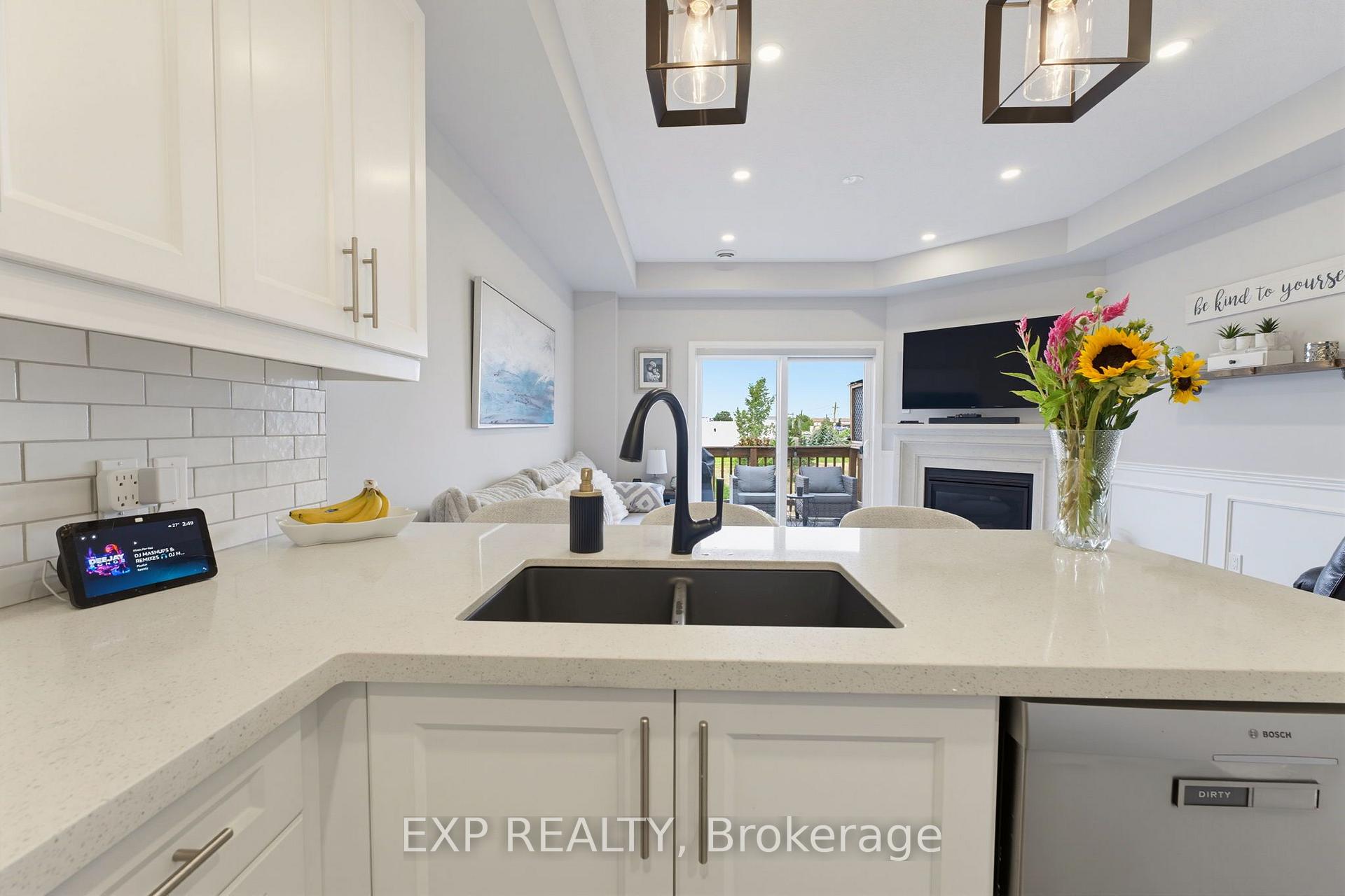 Photo 11 of 74 Laguna Village Crescent, Hamilton, Hannon — HOMEH