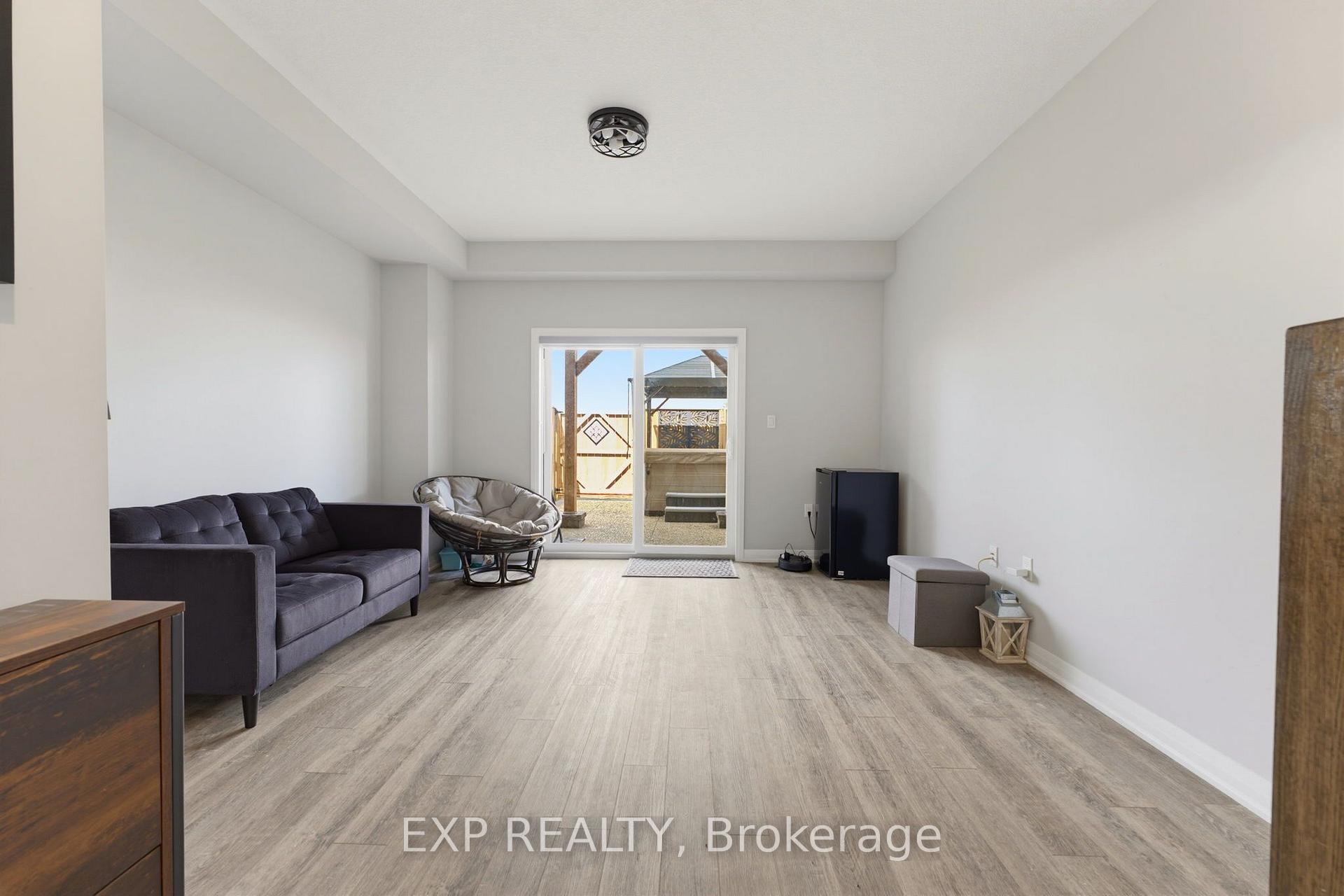 Photo 23 of 74 Laguna Village Crescent, Hamilton, Hannon — HOMEH