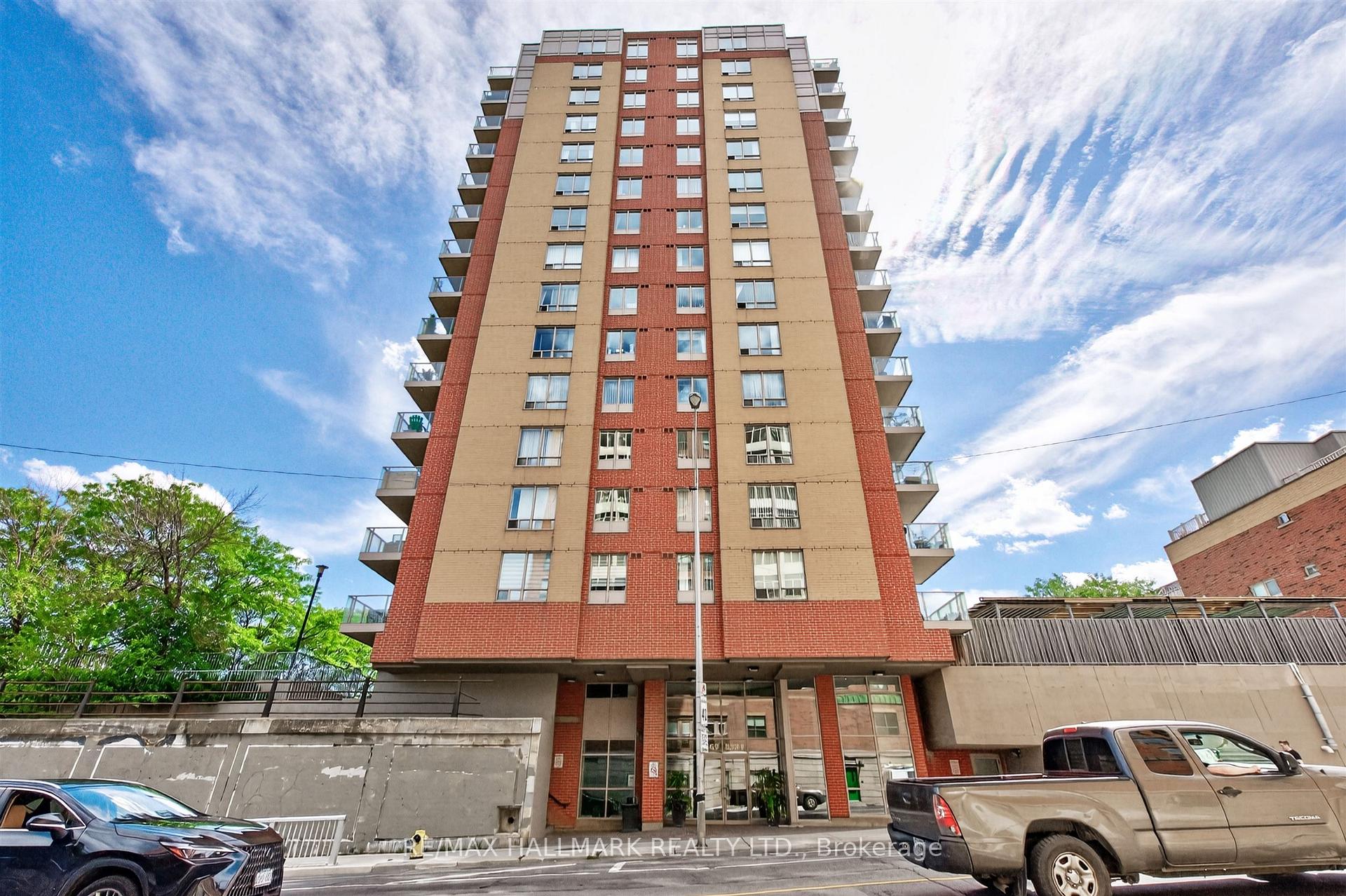 Front of Unit 806, 1369 Bloor Street W