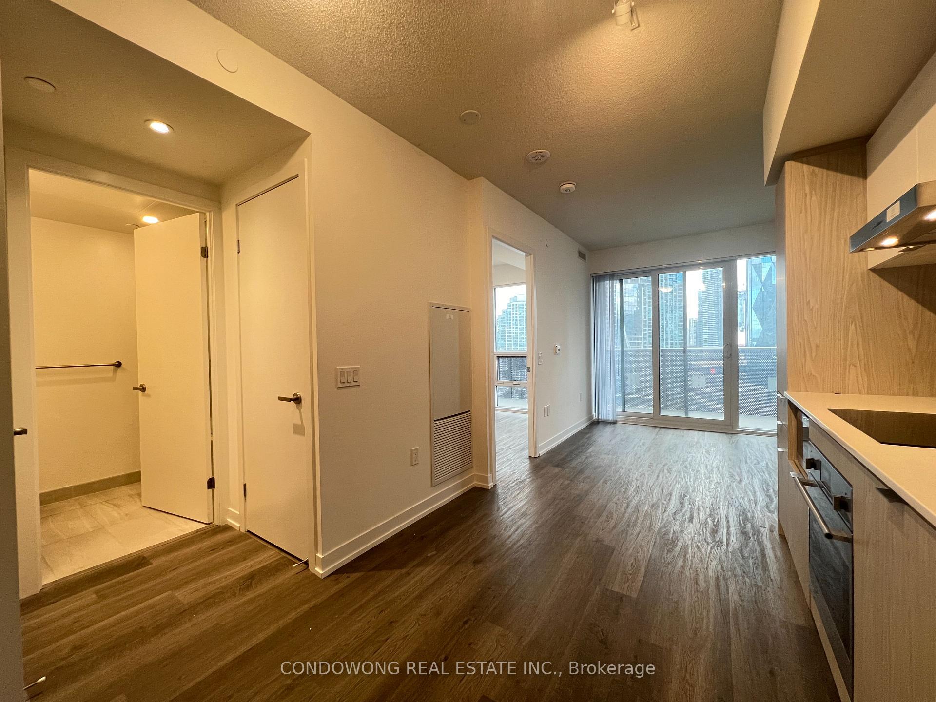 Photo 3 of Unit 2112, 55 Cooper Street, Toronto, Waterfront Communities — HOMEH