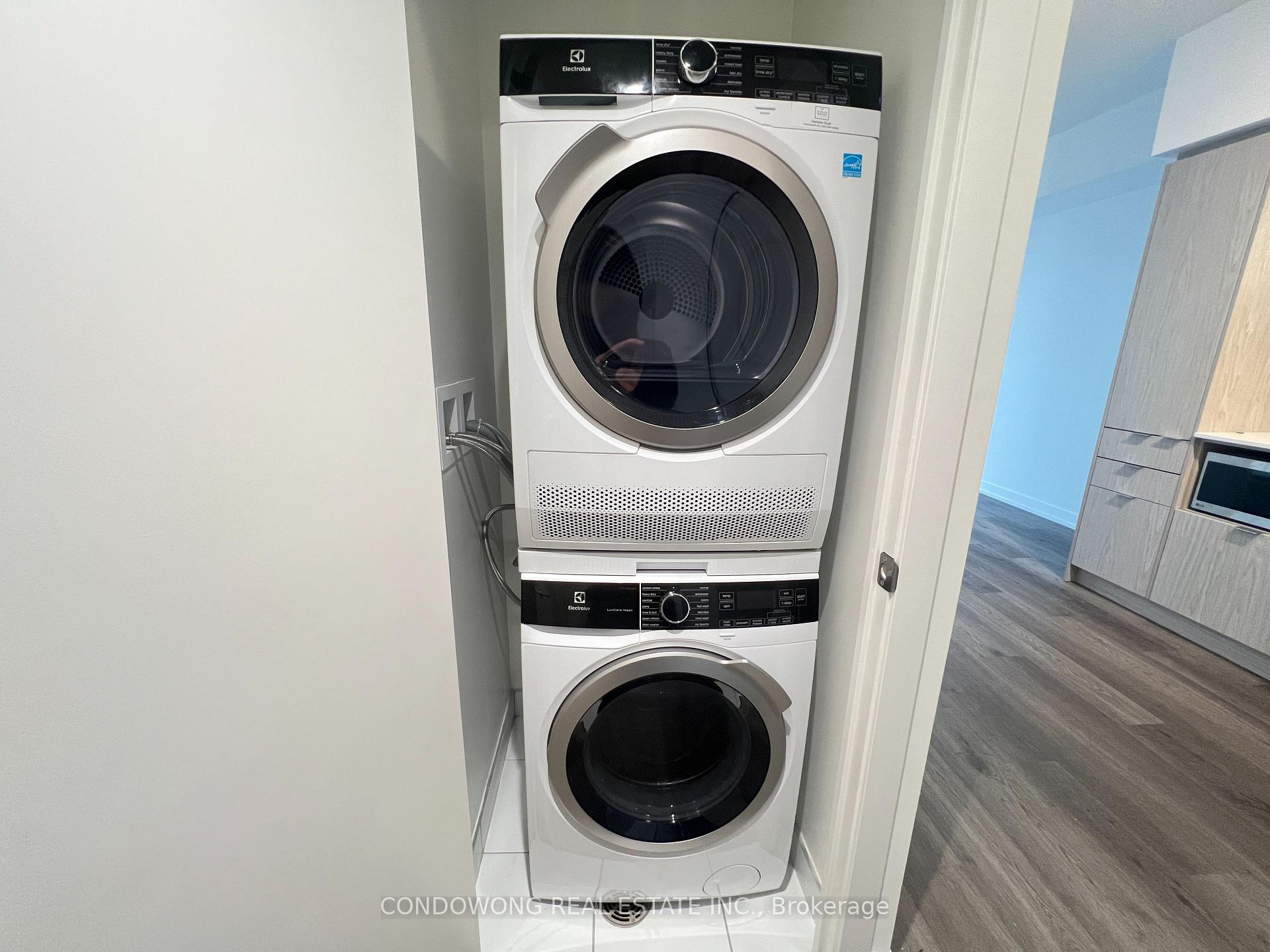 Photo 11 of Unit 2112, 55 Cooper Street, Toronto, Waterfront Communities — HOMEH