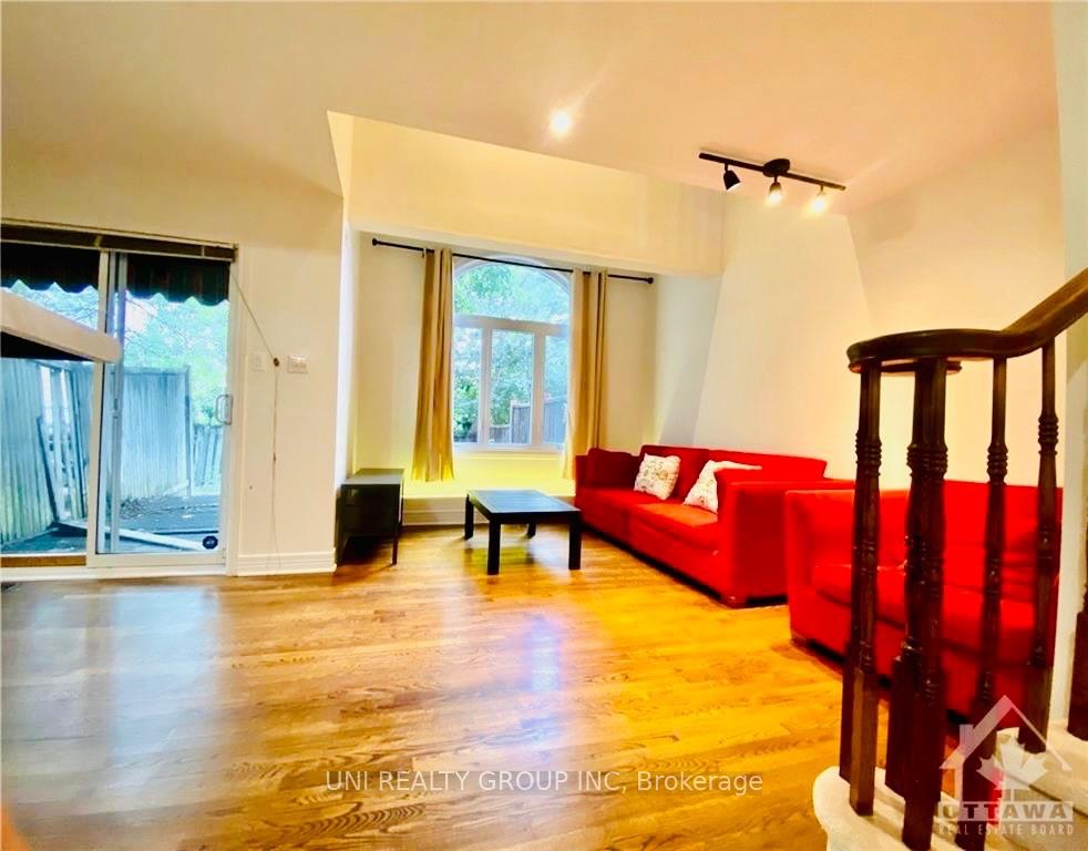 Photo 2 of 181 Thornbury Crescent, Ottawa, Centrepointe — HOMEH