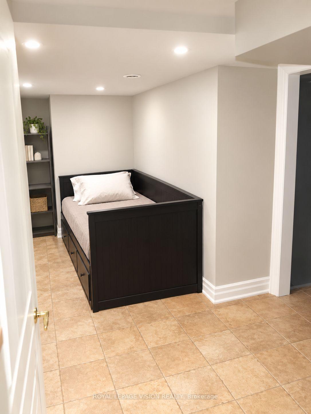 Photo 5 of 91 Magpie Crescent, Vaughan, Vellore Village — HOMEH