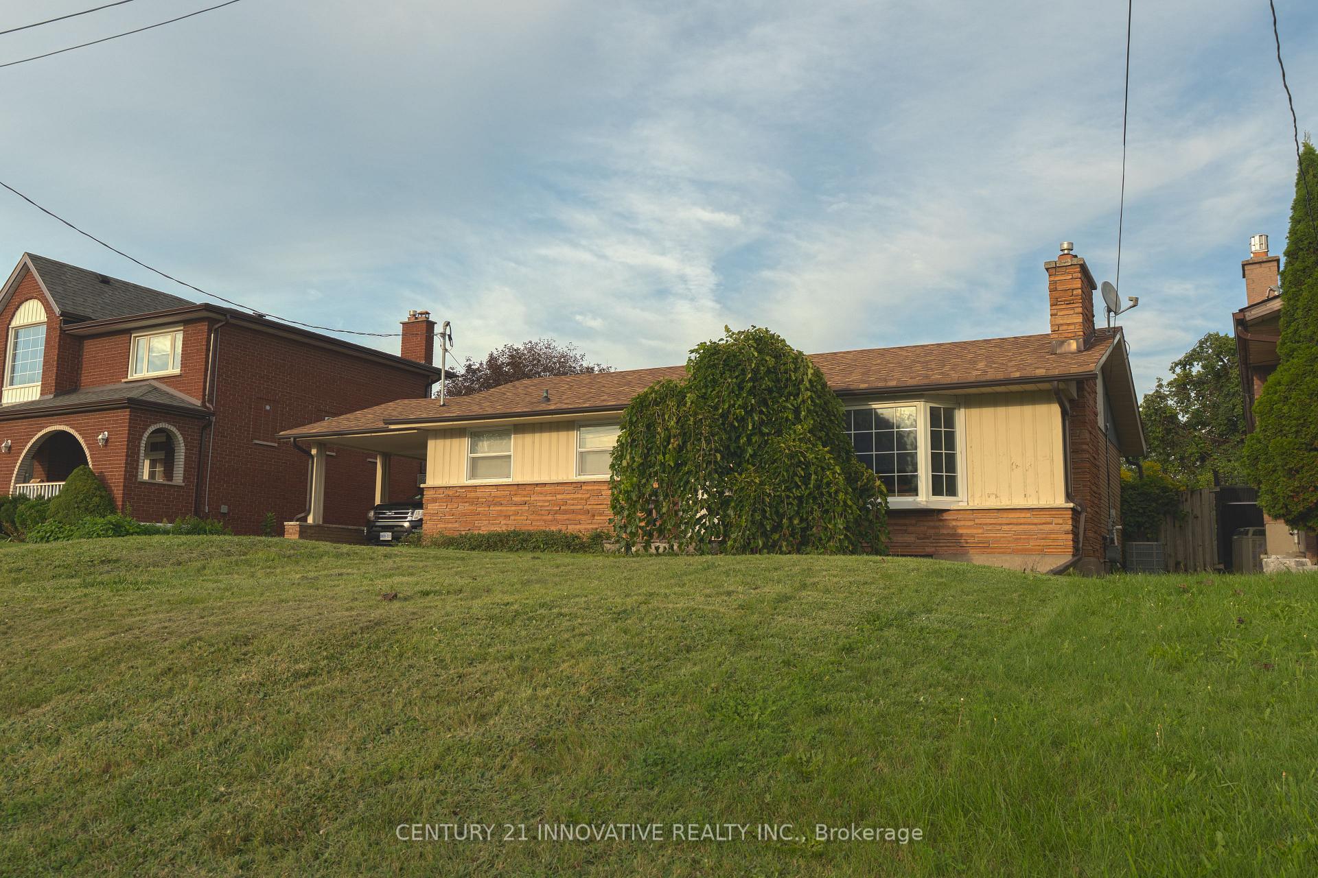 Photo 3 of 89 Thickson Road S, Whitby, Blue Grass Meadows — HOMEH