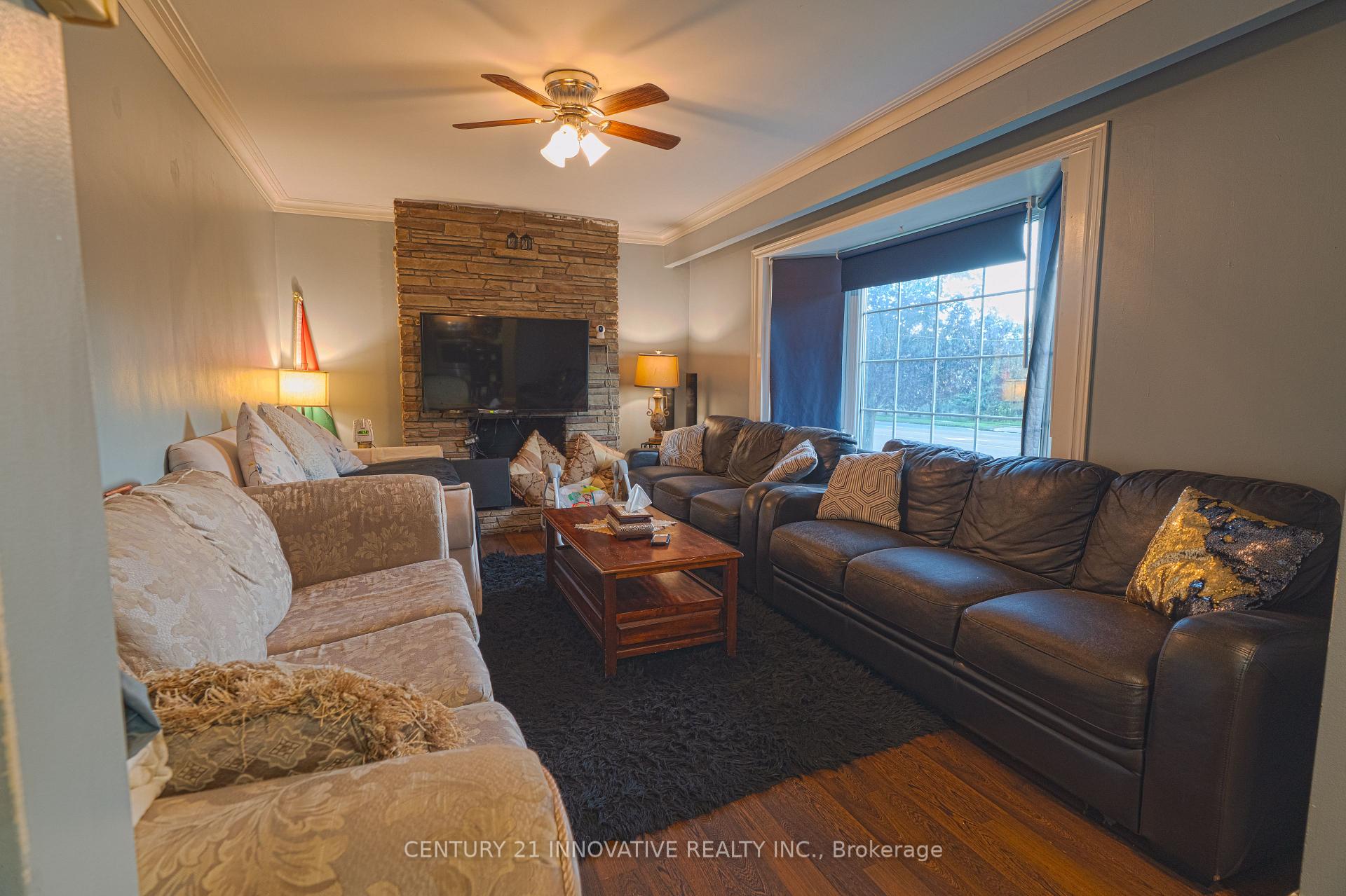 Photo 5 of 89 Thickson Road S, Whitby, Blue Grass Meadows — HOMEH