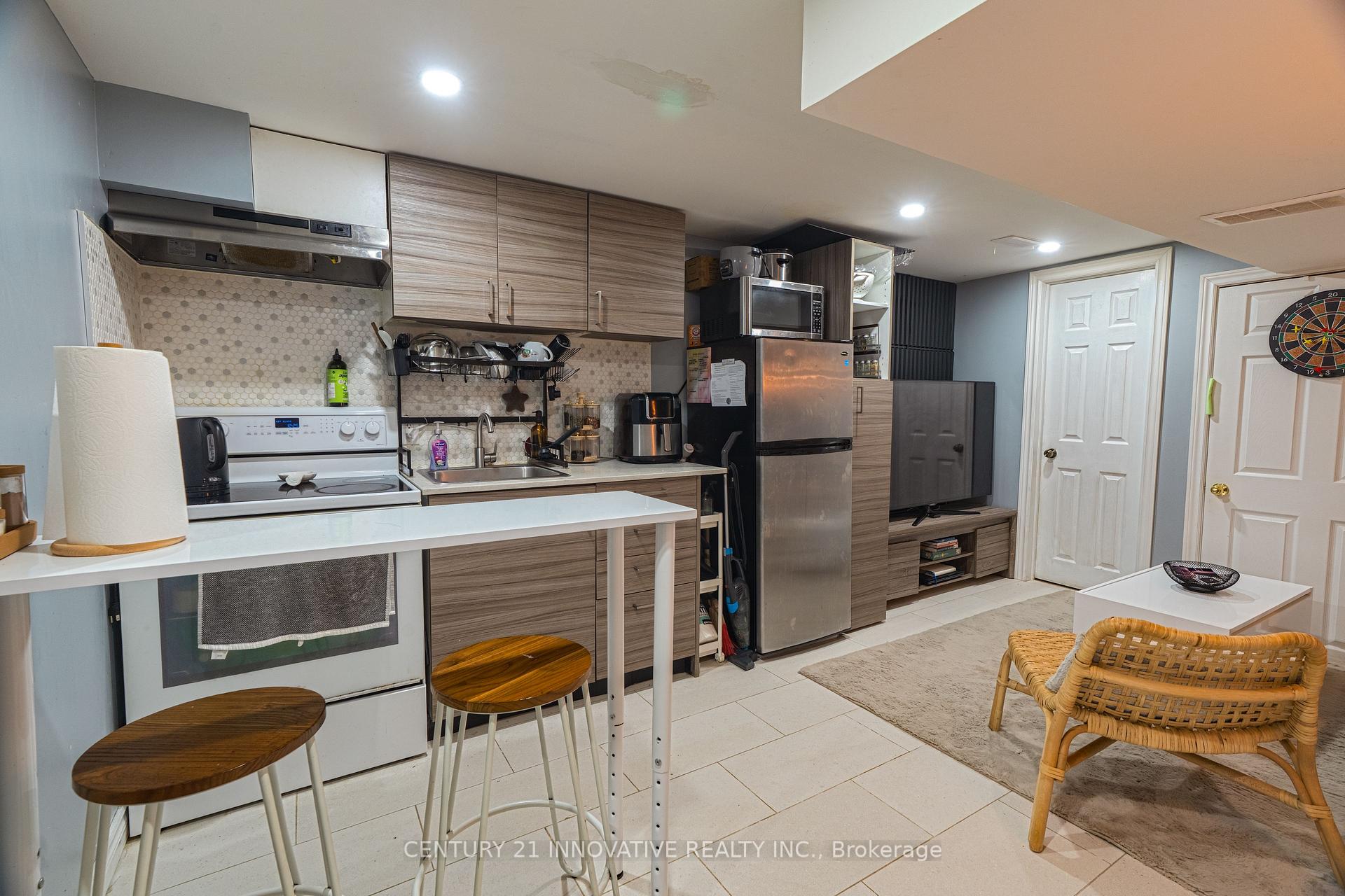 Photo 16 of 89 Thickson Road S, Whitby, Blue Grass Meadows — HOMEH