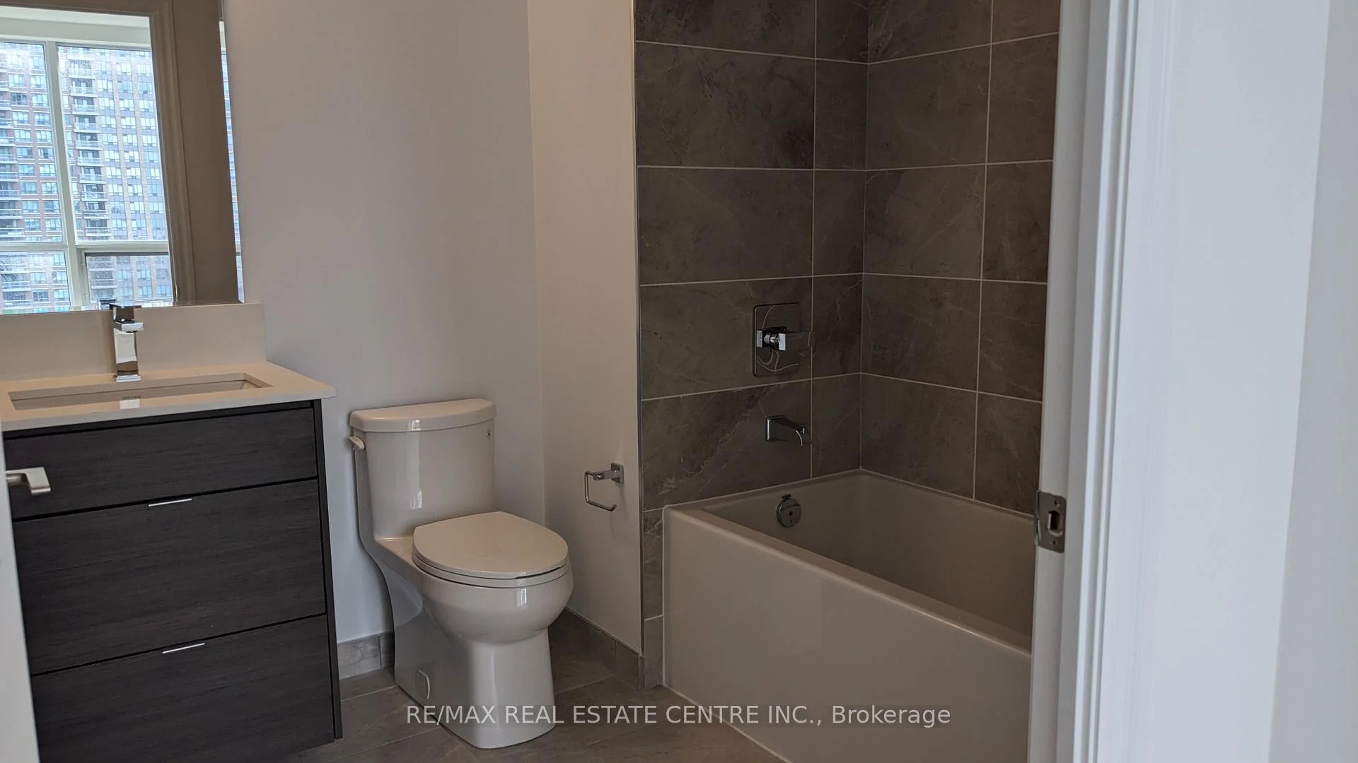 Photo 10 of Unit 1001, 30 Elm Drive W, Mississauga, Fairview — HOMEH