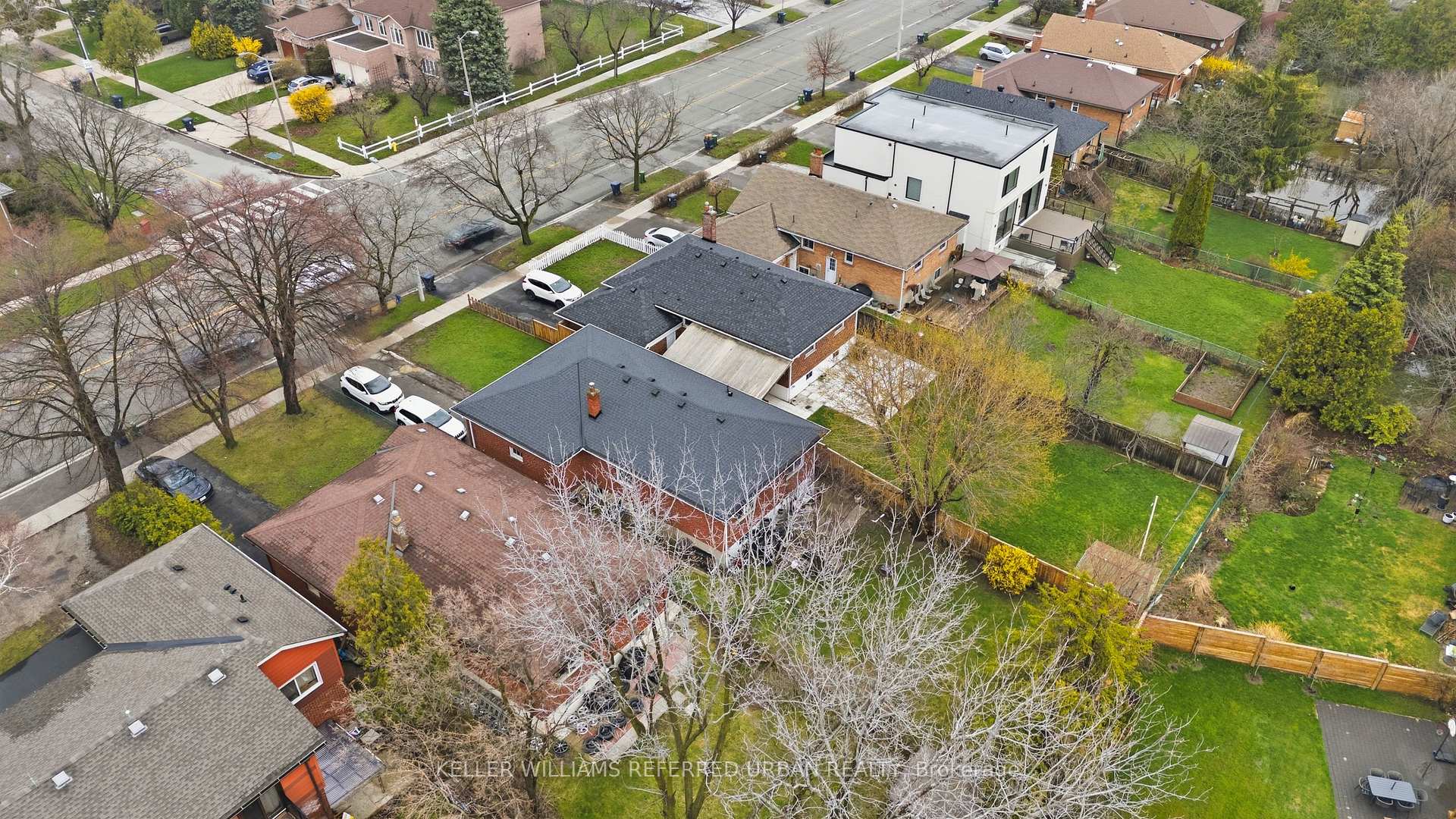 Photo 8 of 3987 Bloor Street W, Etobicoke, Islington-City Centre West — HOMEH