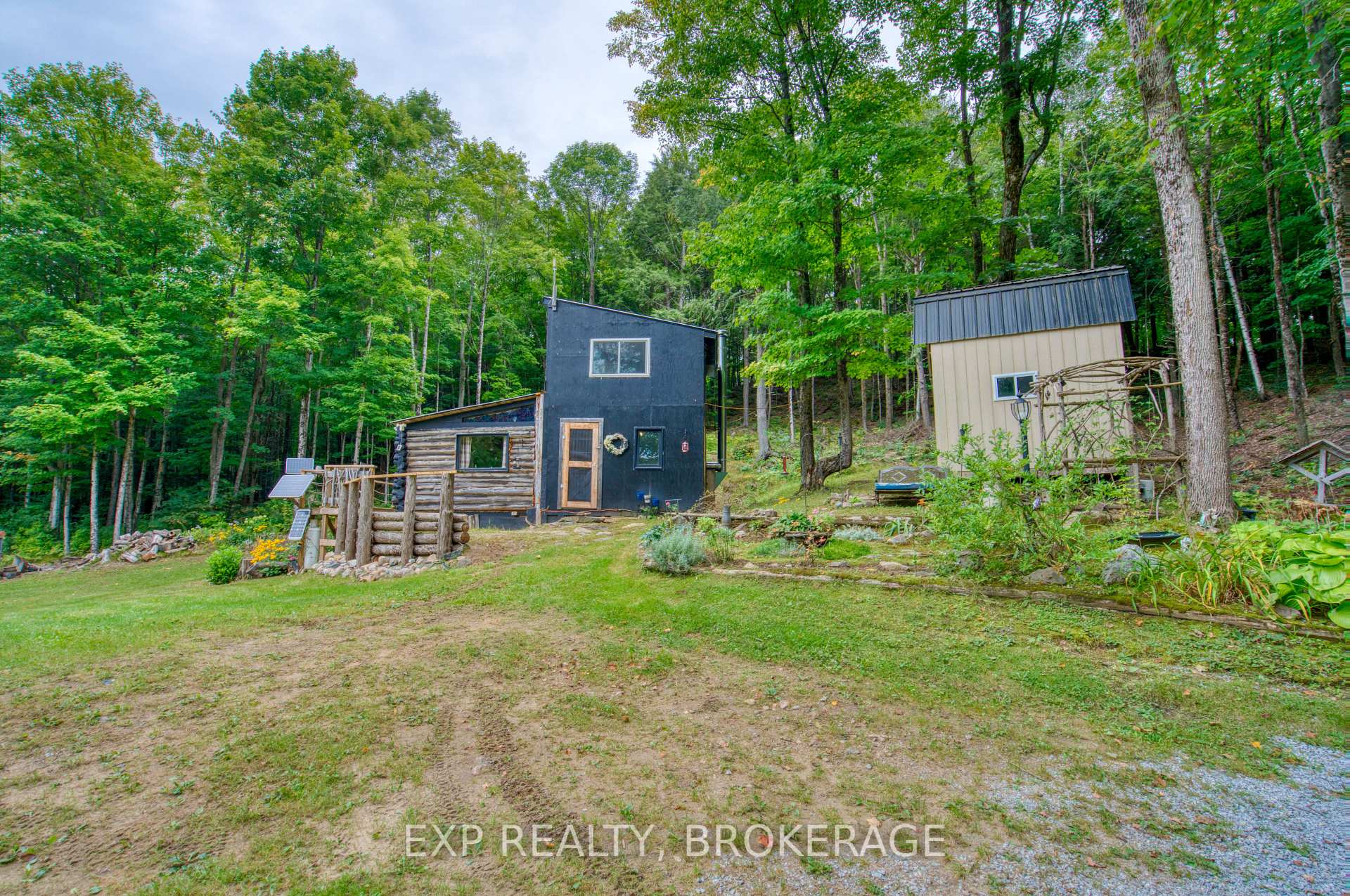 Photo 3 of 1316 Bolton Lane, Frontenac, Frontenac Centre — HOMEH