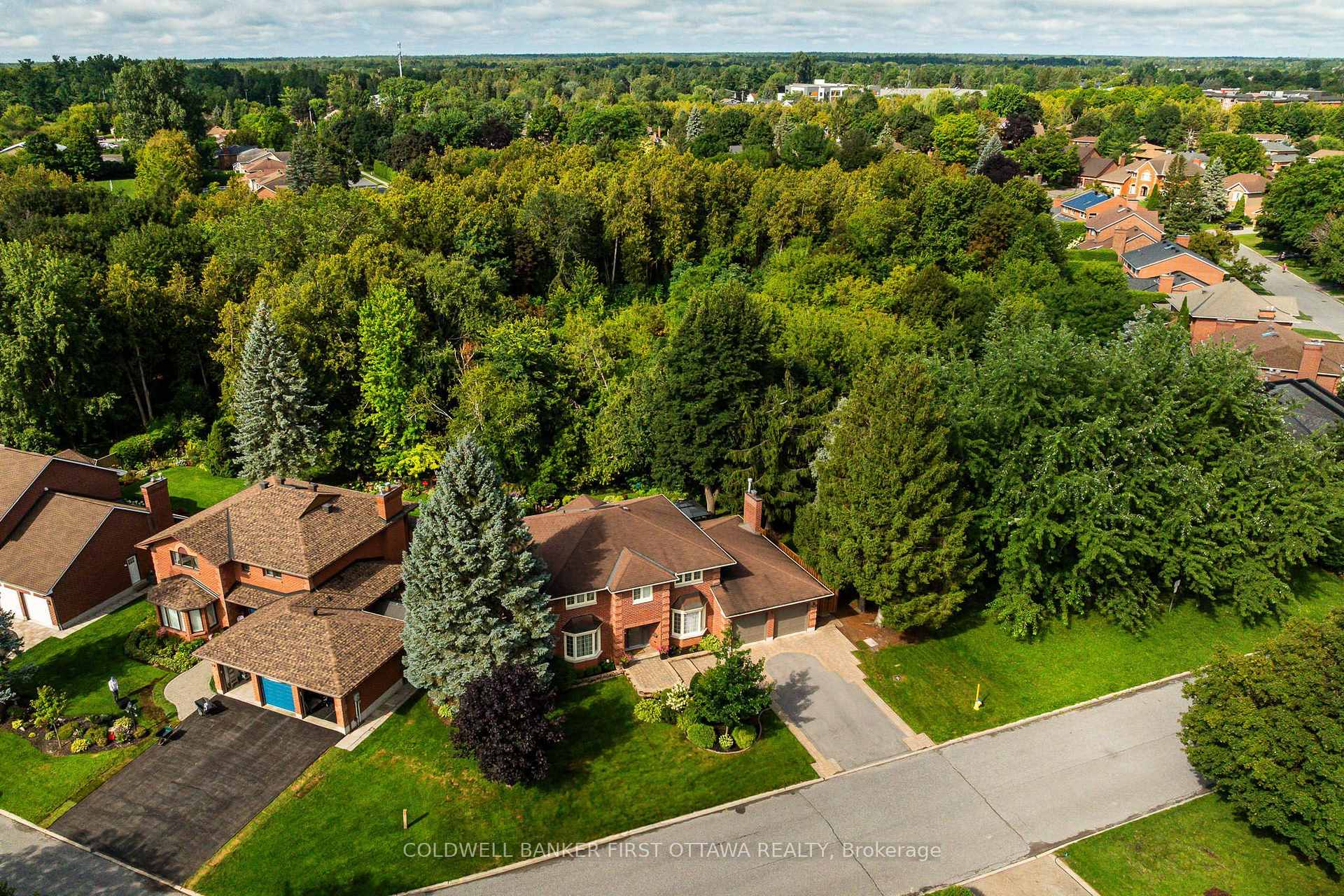 Photo 3 of 27 Hampel Crescent, Ottawa, Stittsville (Central) — HOMEH