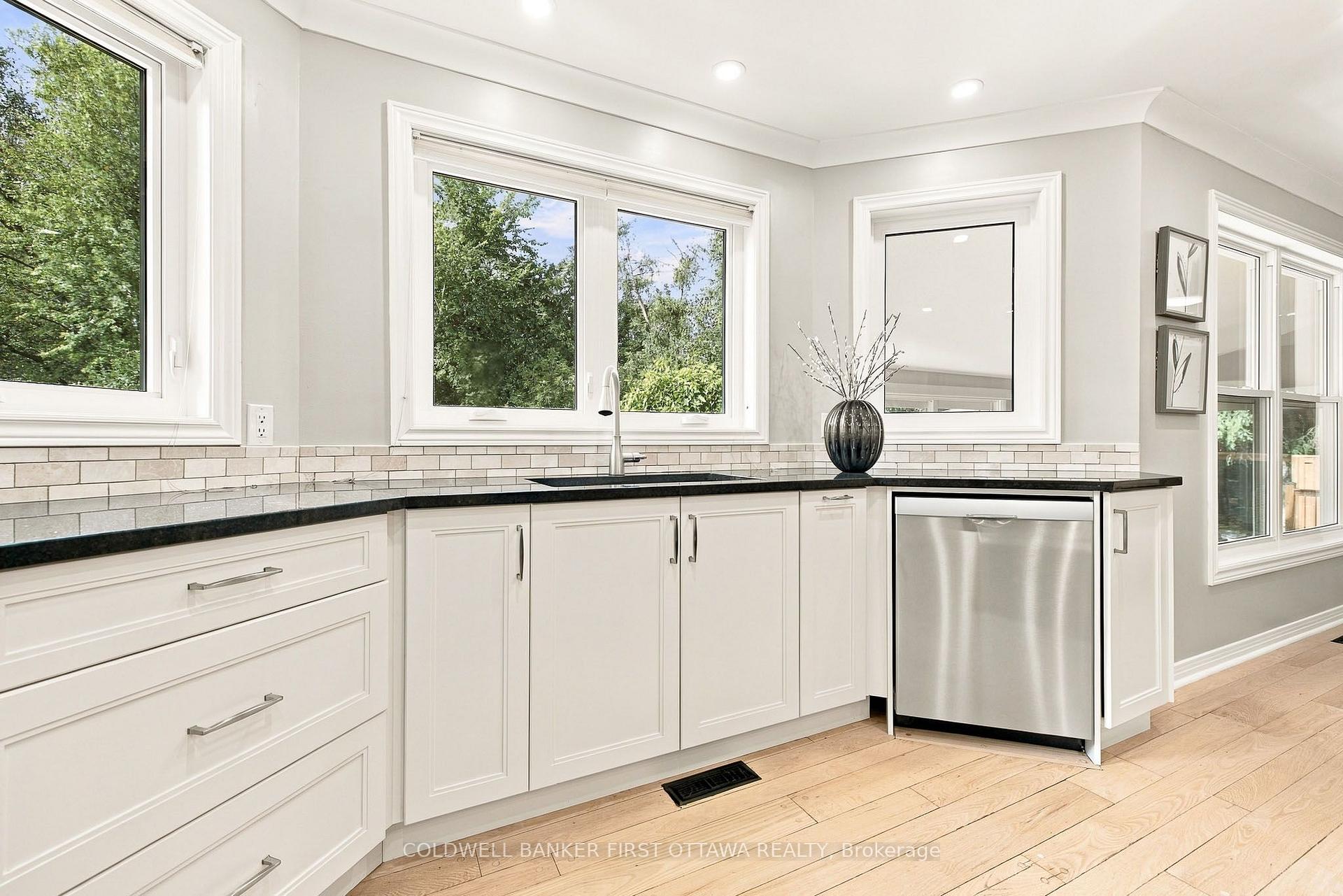 Photo 16 of 27 Hampel Crescent, Ottawa, Stittsville (Central) — HOMEH