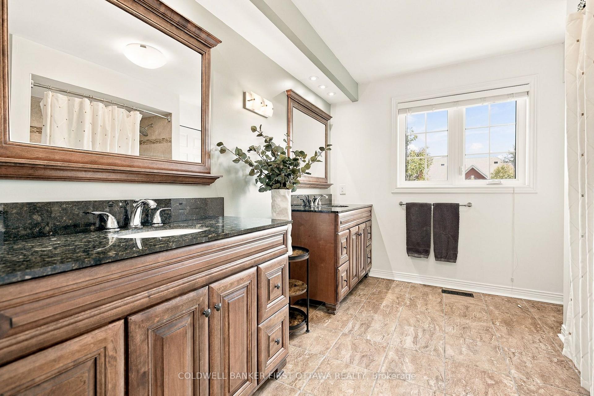 Photo 32 of 27 Hampel Crescent, Ottawa, Stittsville (Central) — HOMEH