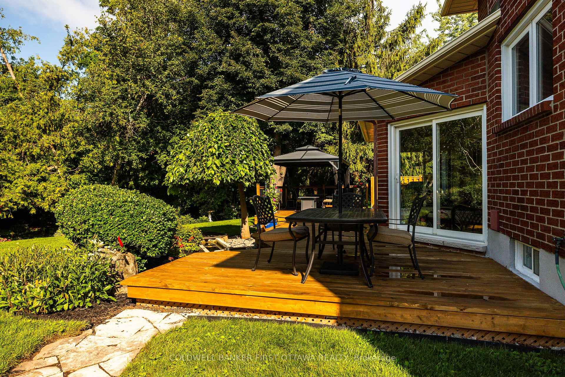 Photo 38 of 27 Hampel Crescent, Ottawa, Stittsville (Central) — HOMEH