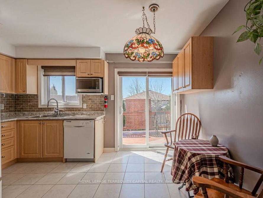 Photo 11 of Unit Lower, 68 Bird Street, Barrie, Edgehill Drive — HOMEH