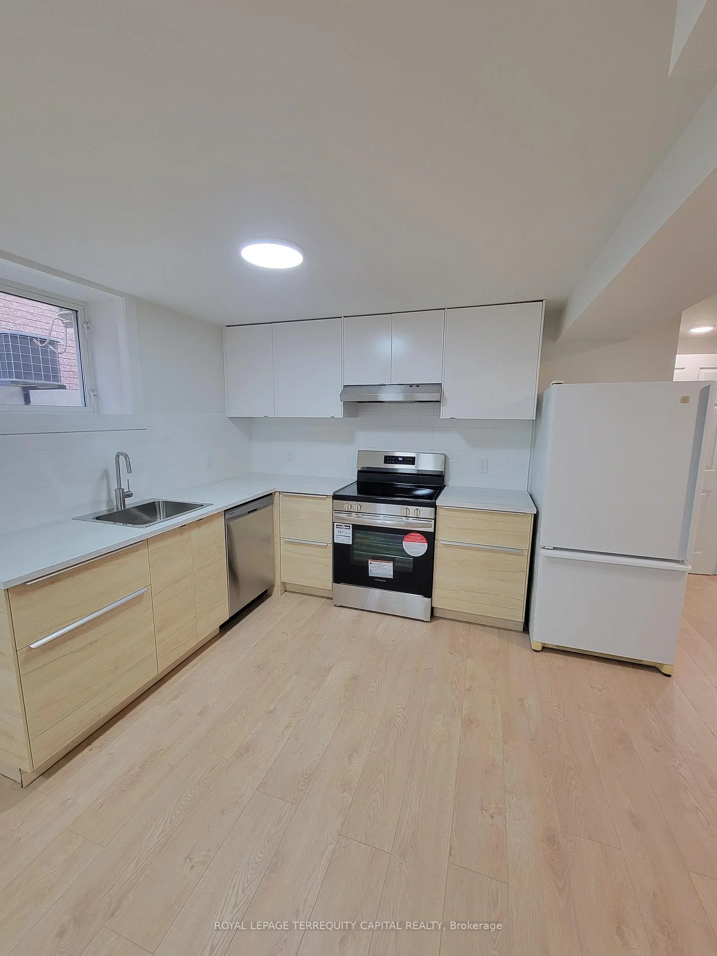 Photo 8 of Unit Lower, 68 Bird Street, Barrie, Edgehill Drive — HOMEH