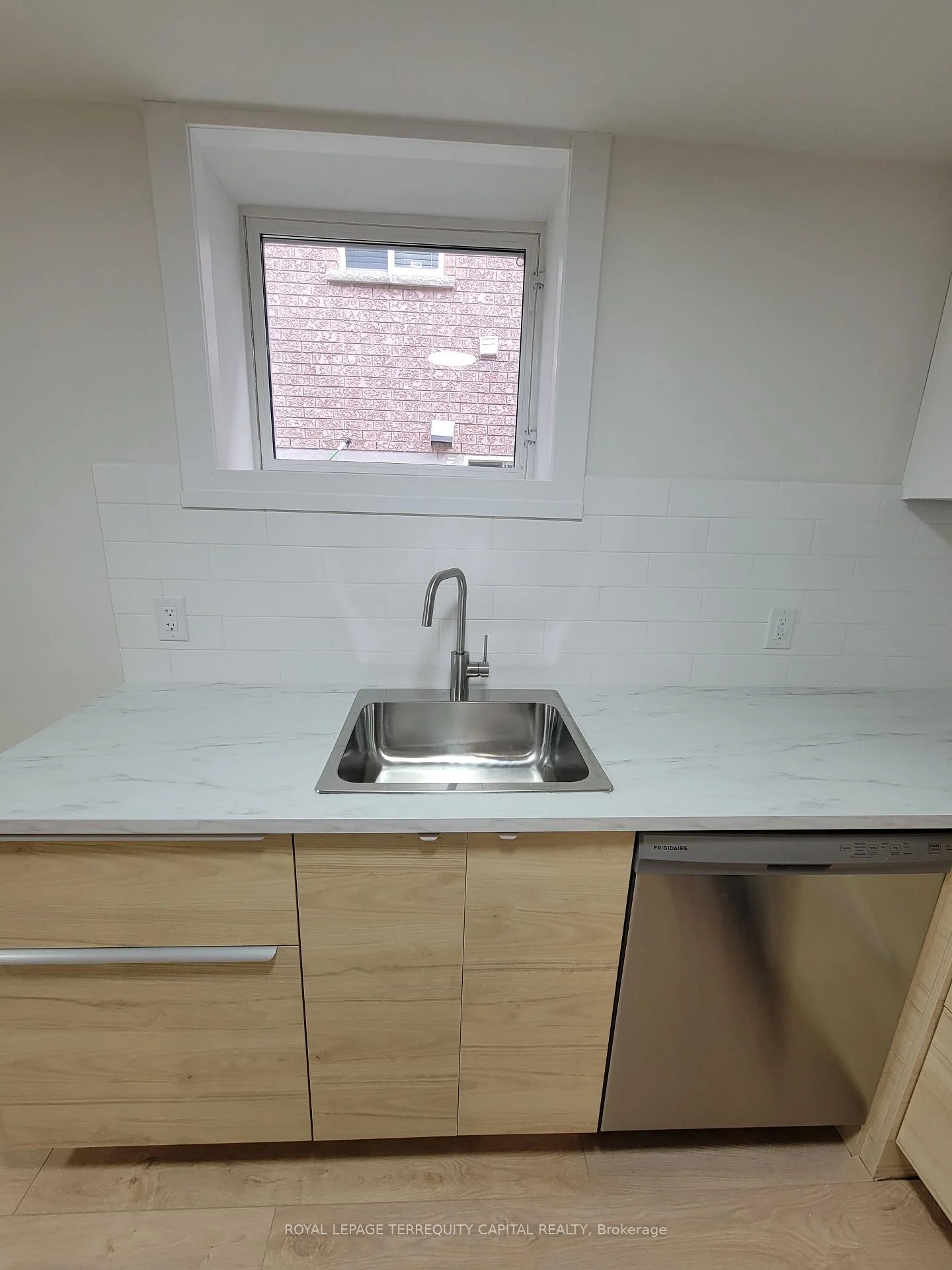 Photo 22 of Unit Lower, 68 Bird Street, Barrie, Edgehill Drive — HOMEH