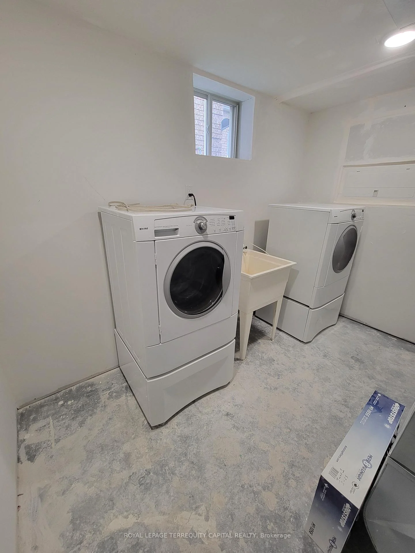 Photo 29 of Unit Lower, 68 Bird Street, Barrie, Edgehill Drive — HOMEH