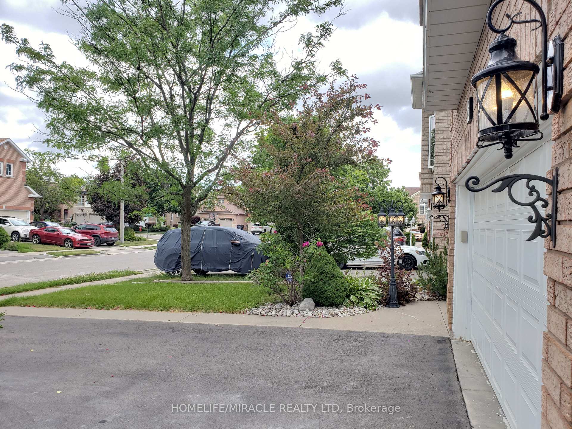 Photo 2 of 6 Sweet Briar Lane, Brampton, Snelgrove — HOMEH