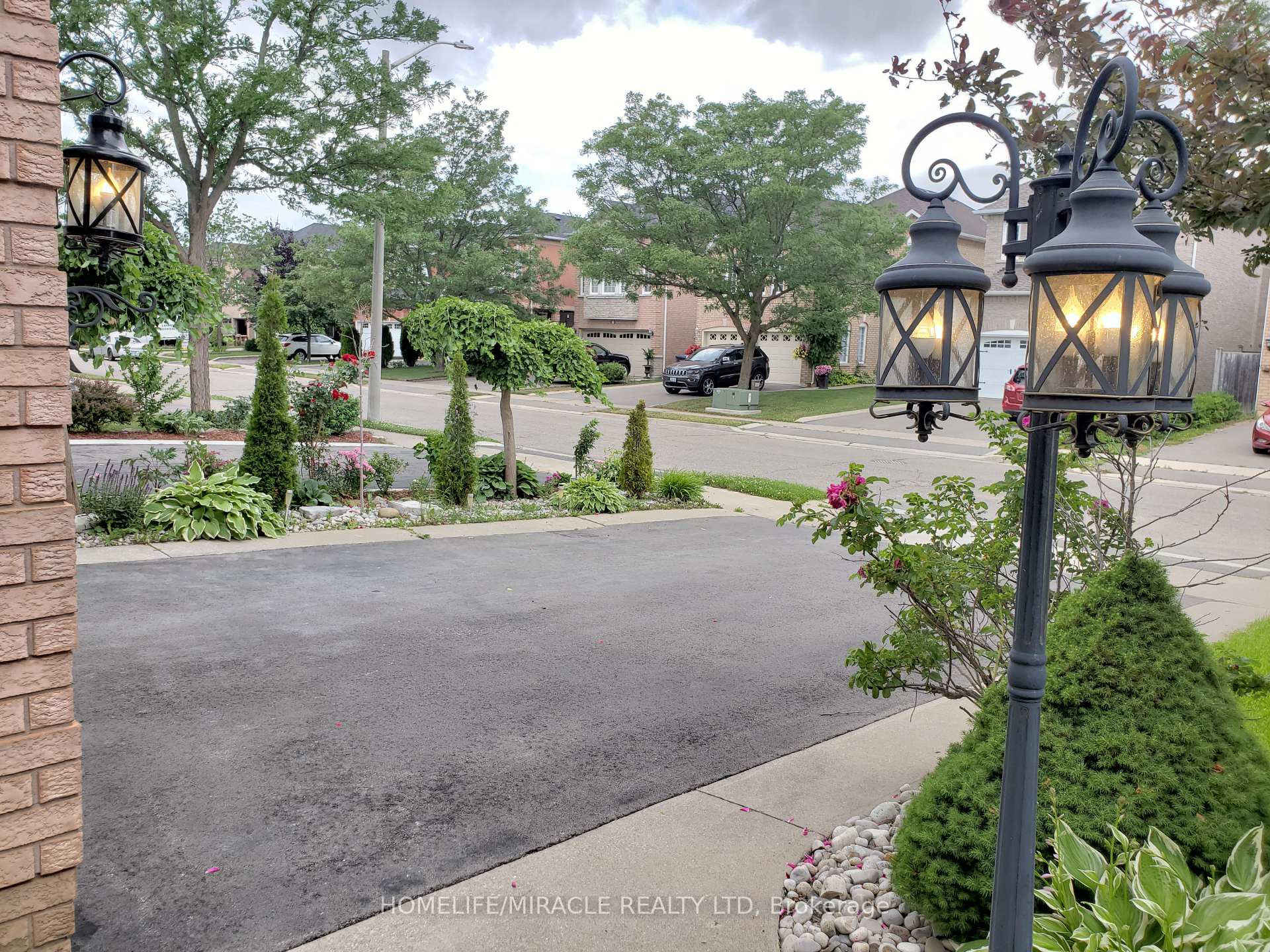 Photo 3 of 6 Sweet Briar Lane, Brampton, Snelgrove — HOMEH
