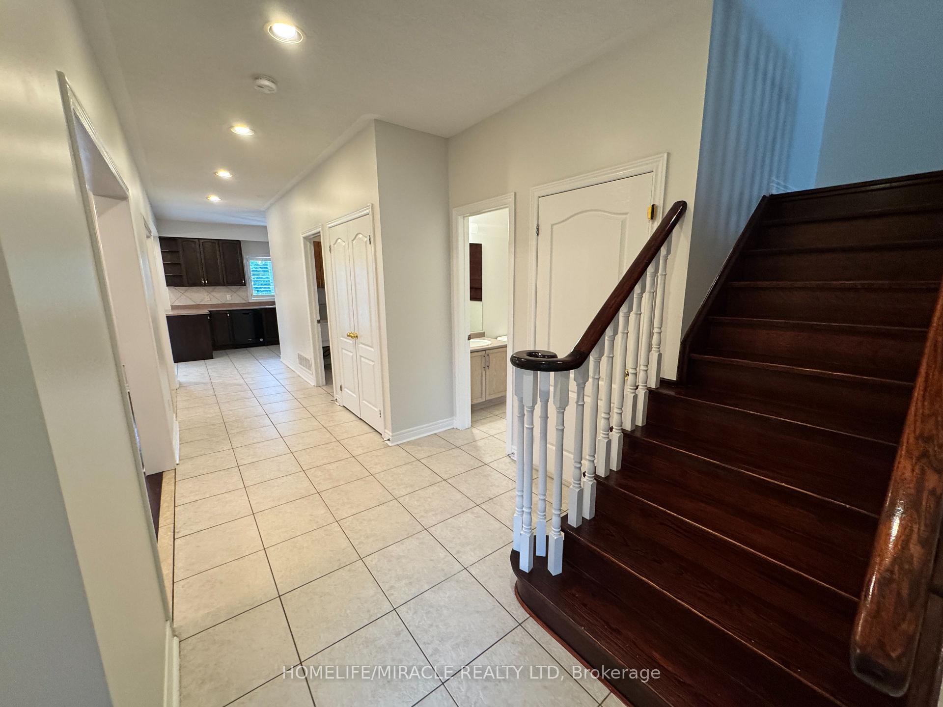 Photo 7 of 6 Sweet Briar Lane, Brampton, Snelgrove — HOMEH