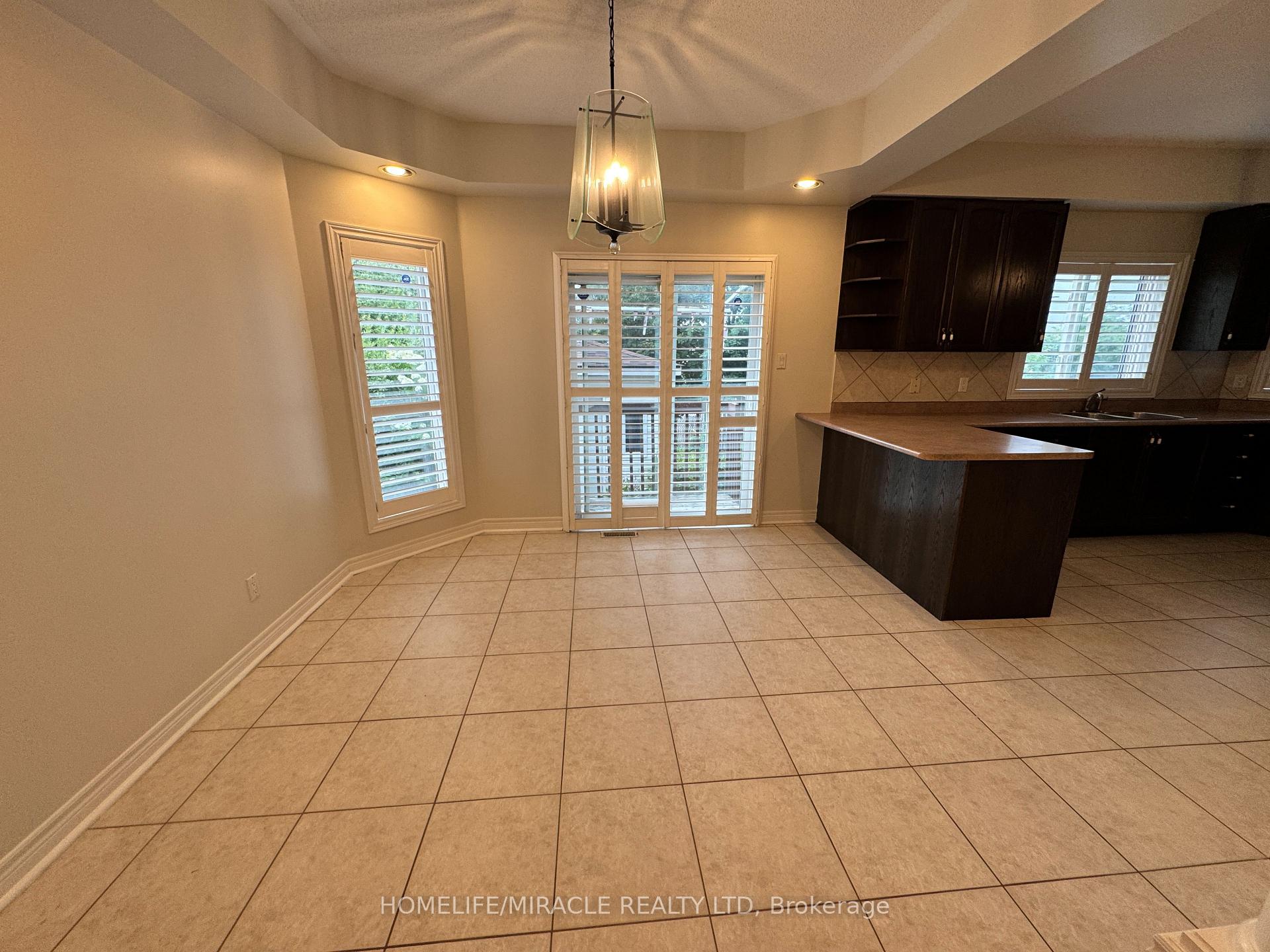 Photo 11 of 6 Sweet Briar Lane, Brampton, Snelgrove — HOMEH