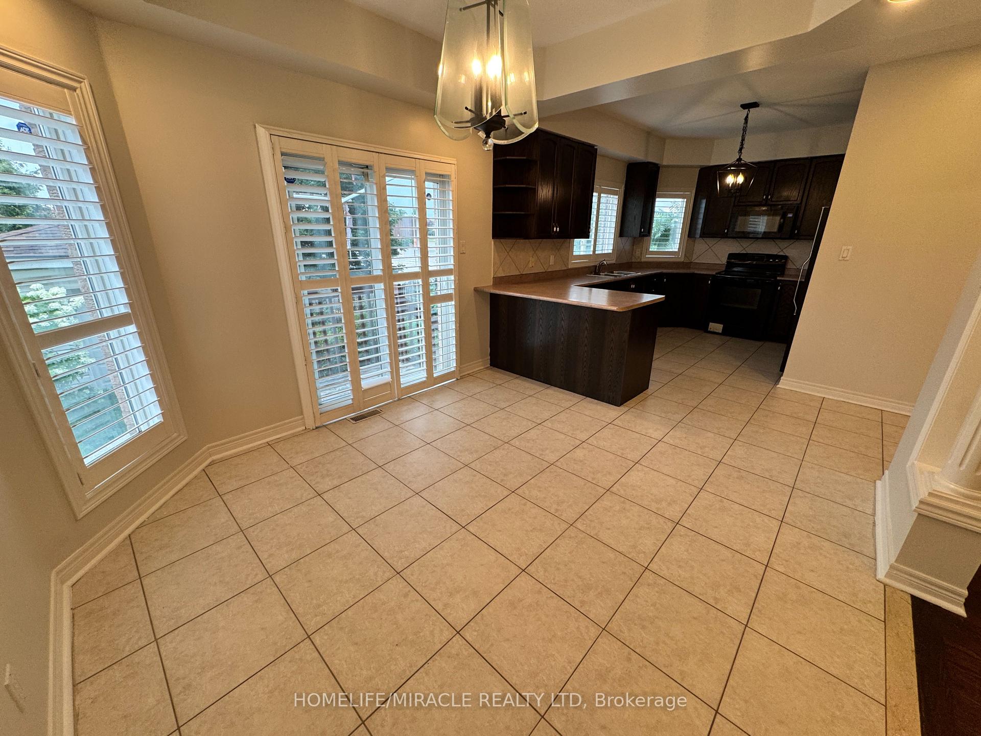 Photo 12 of 6 Sweet Briar Lane, Brampton, Snelgrove — HOMEH