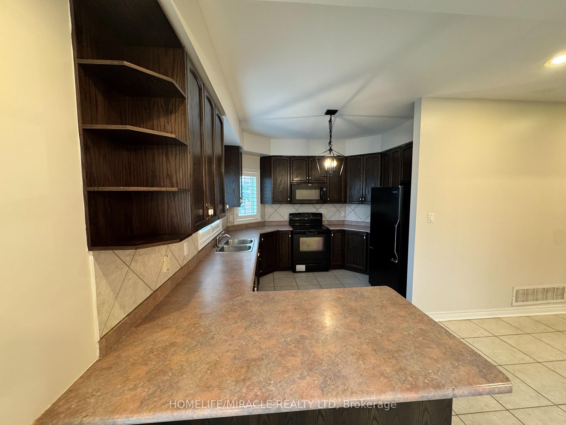 Photo 13 of 6 Sweet Briar Lane, Brampton, Snelgrove — HOMEH