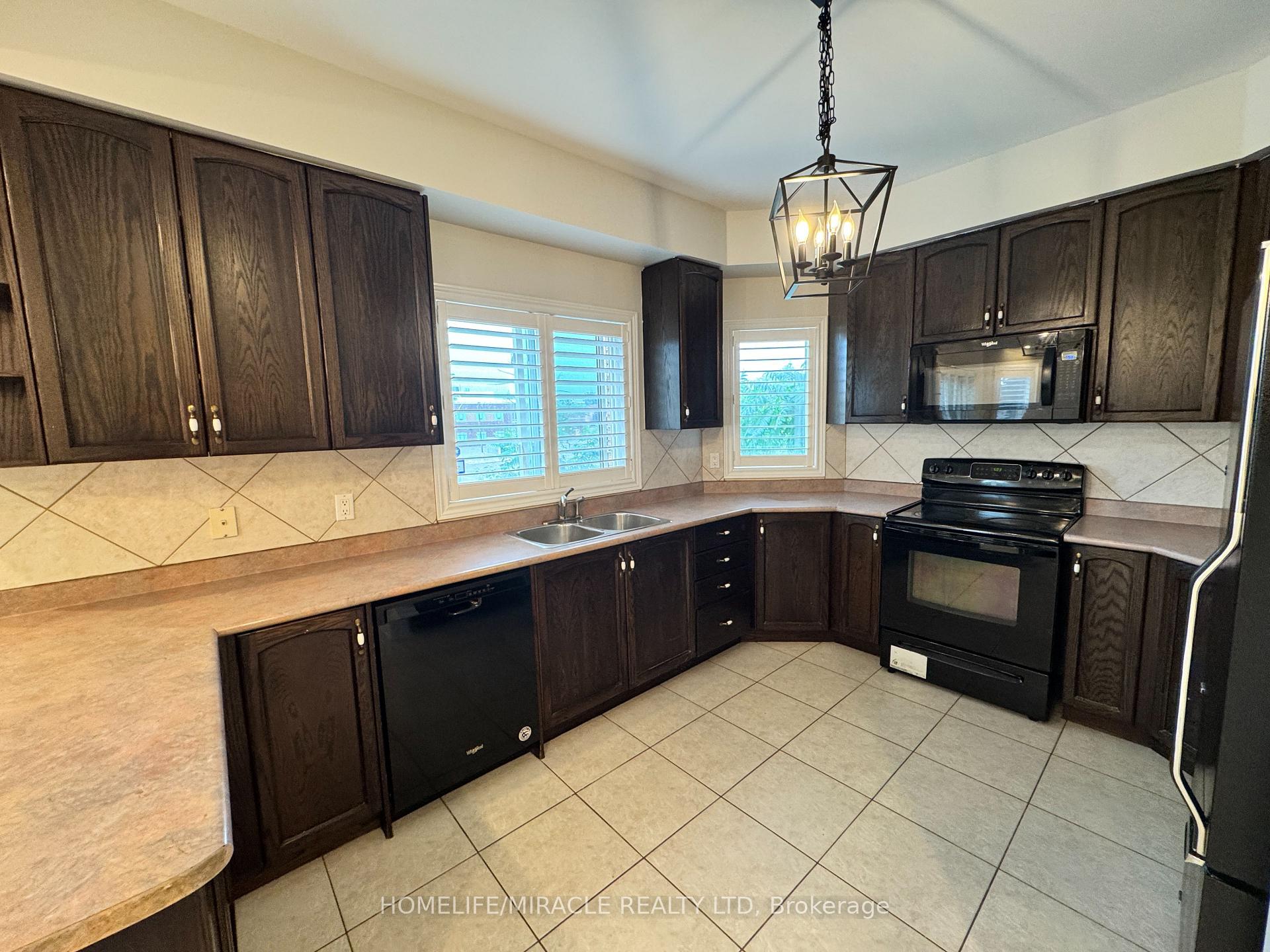 Photo 14 of 6 Sweet Briar Lane, Brampton, Snelgrove — HOMEH