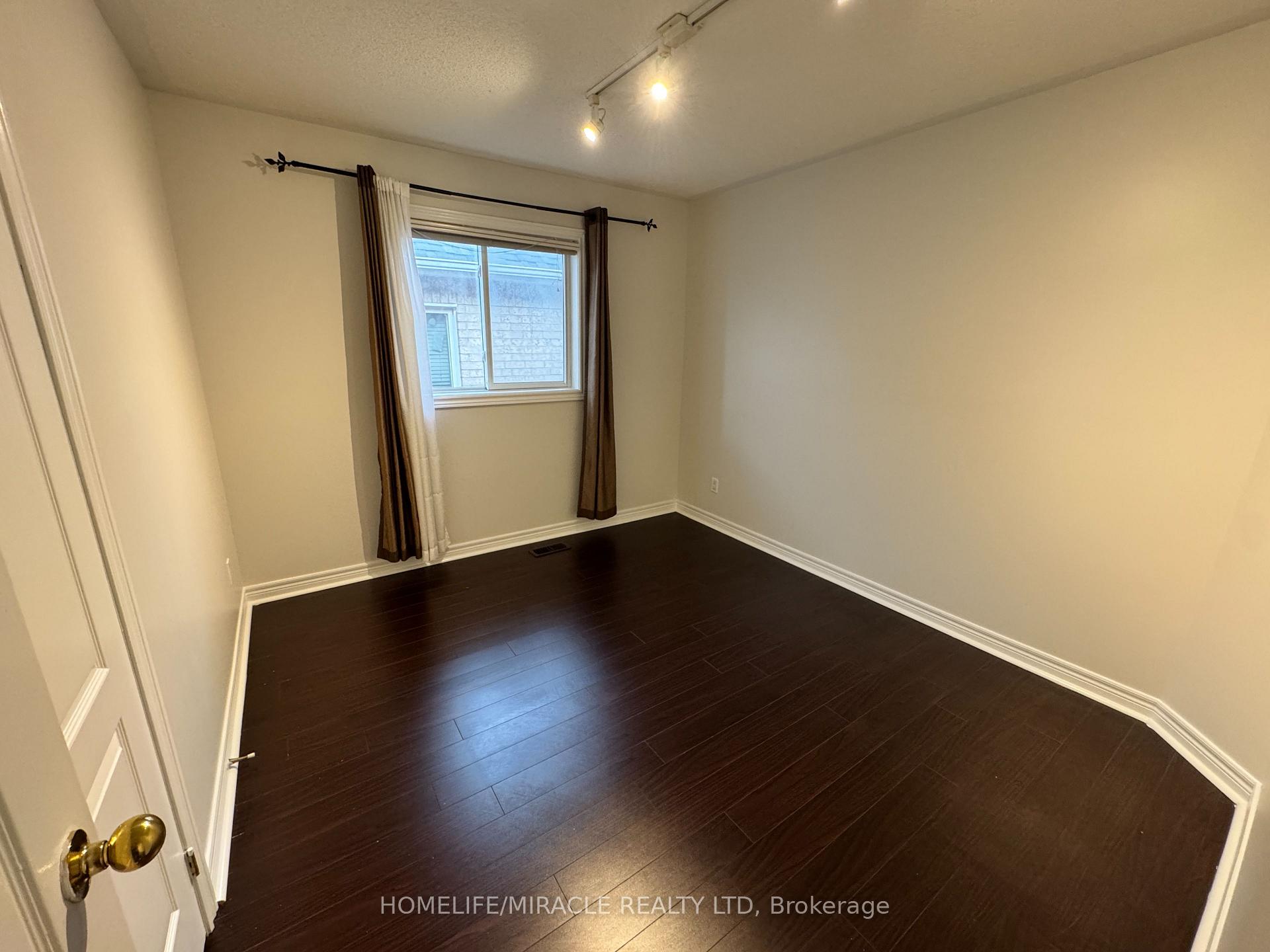 Photo 21 of 6 Sweet Briar Lane, Brampton, Snelgrove — HOMEH