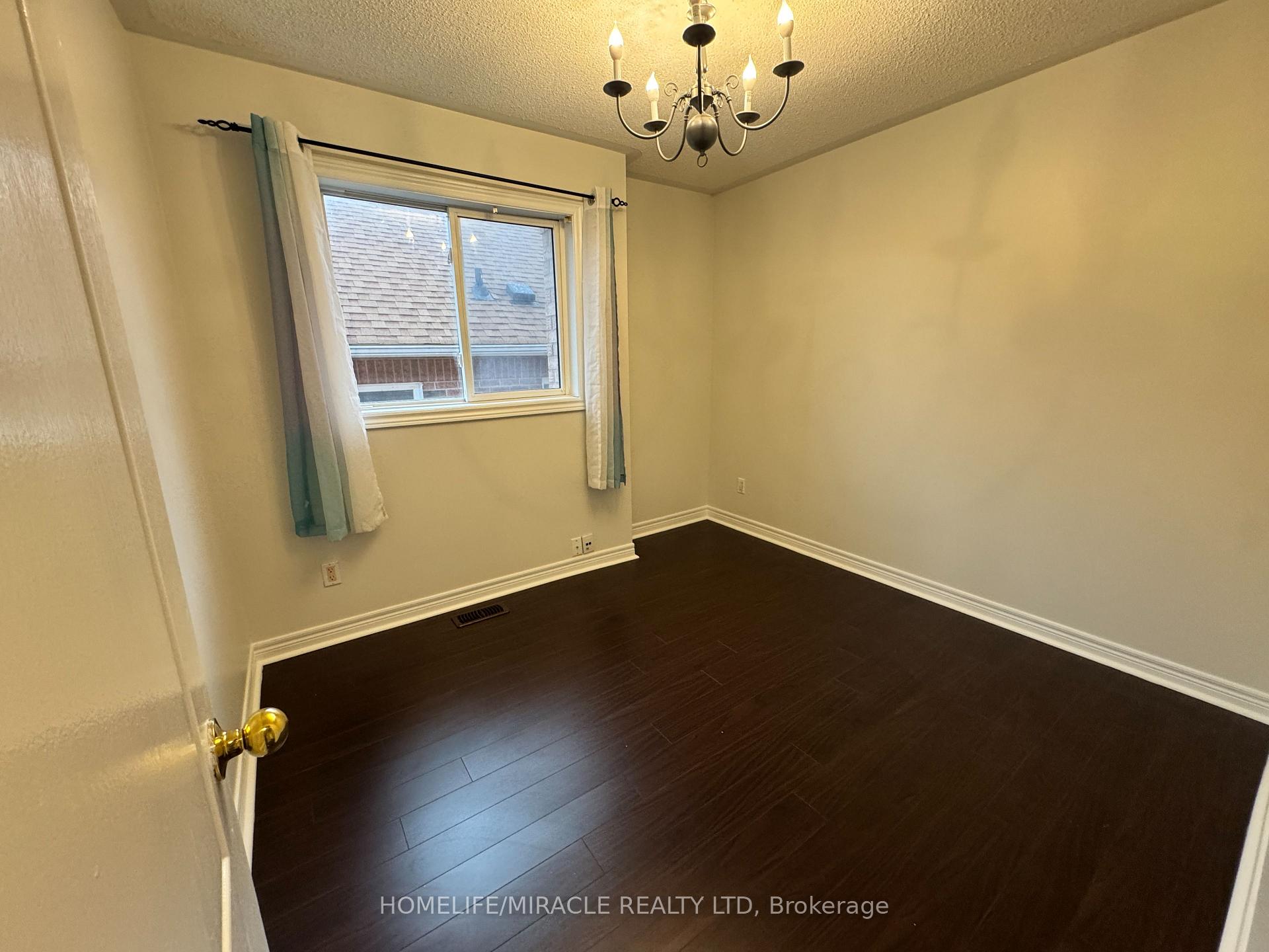 Photo 22 of 6 Sweet Briar Lane, Brampton, Snelgrove — HOMEH