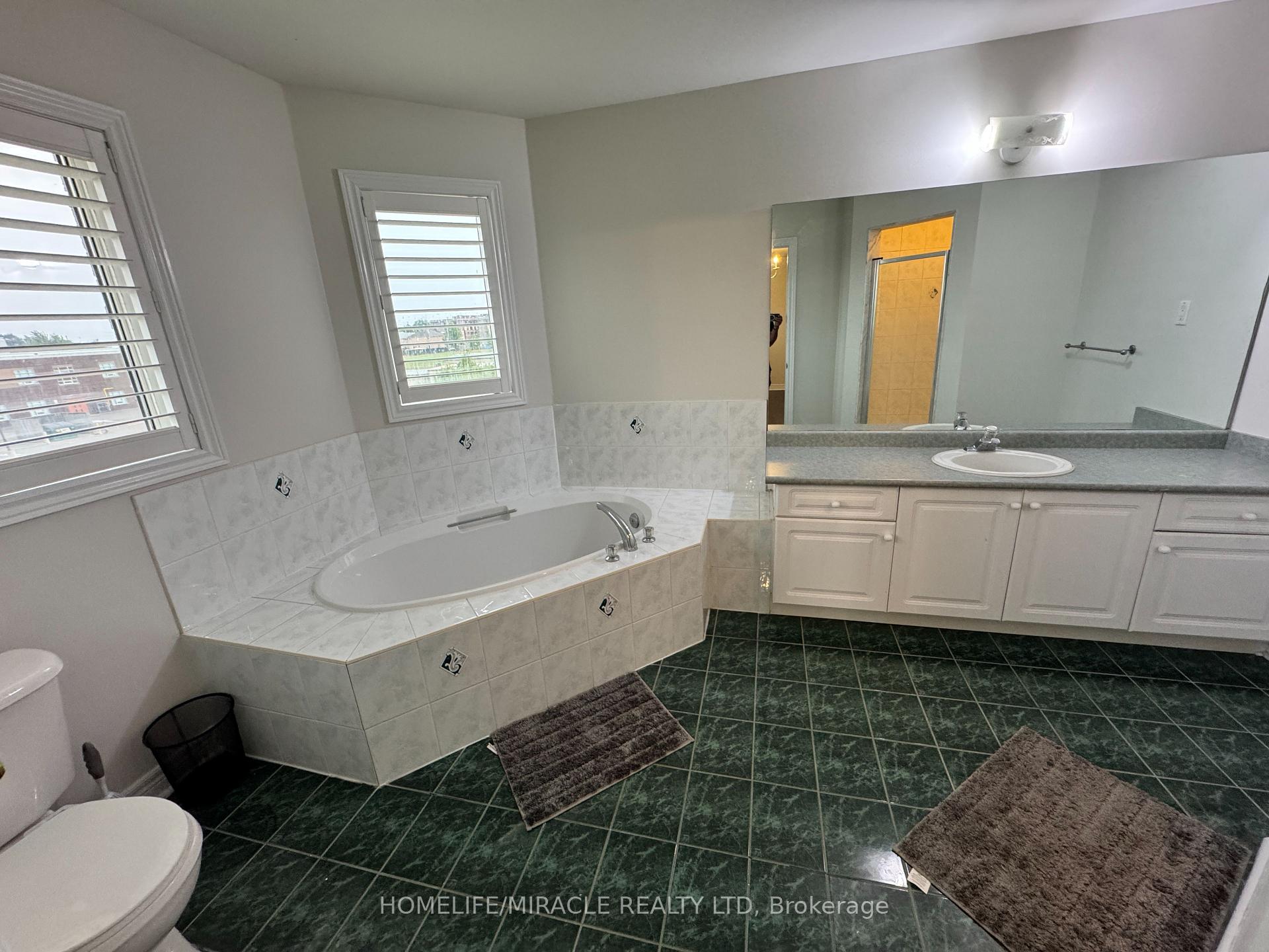 Photo 26 of 6 Sweet Briar Lane, Brampton, Snelgrove — HOMEH
