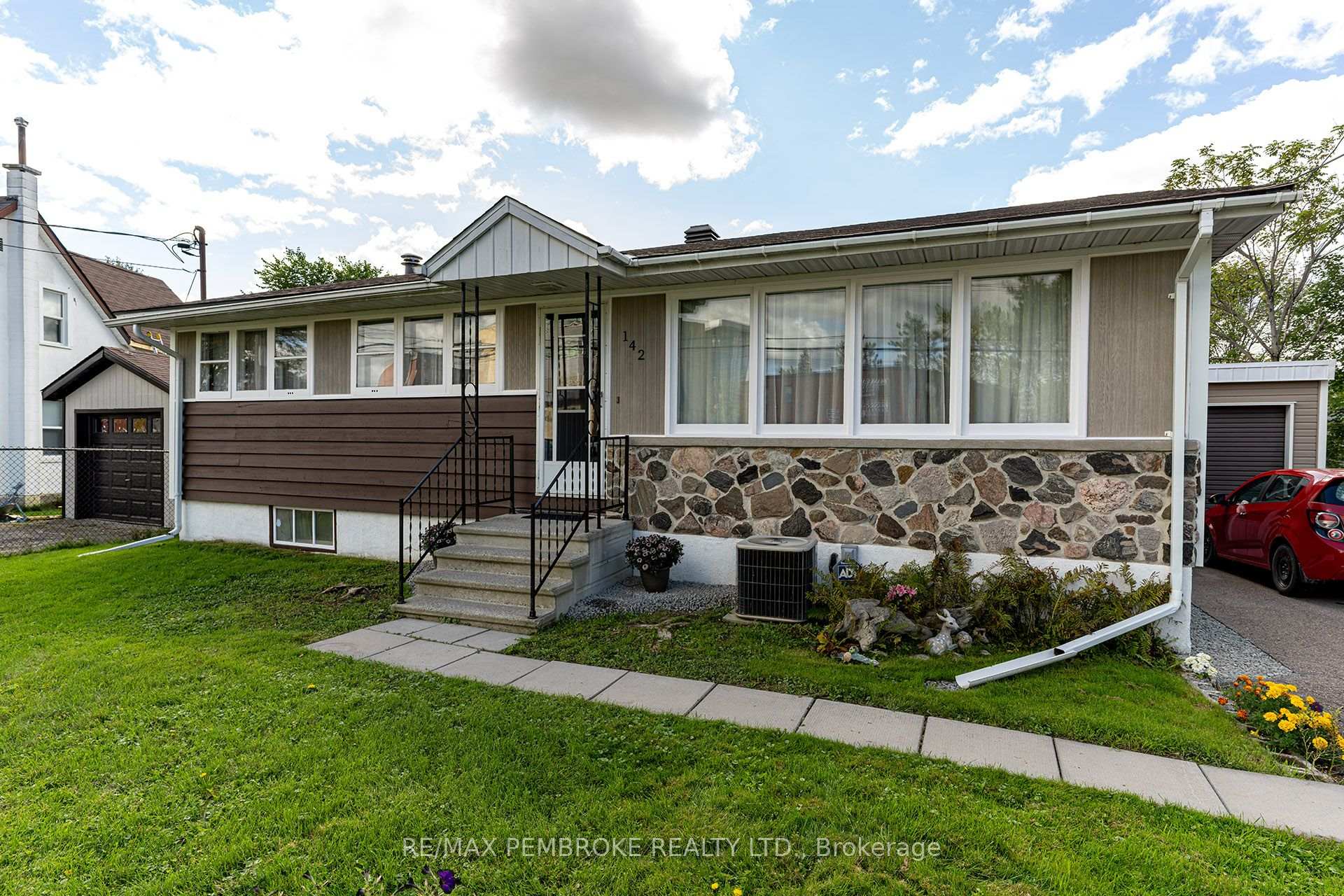 Photo 2 of 142 Deacon Street, Pembroke, Pembroke — HOMEH