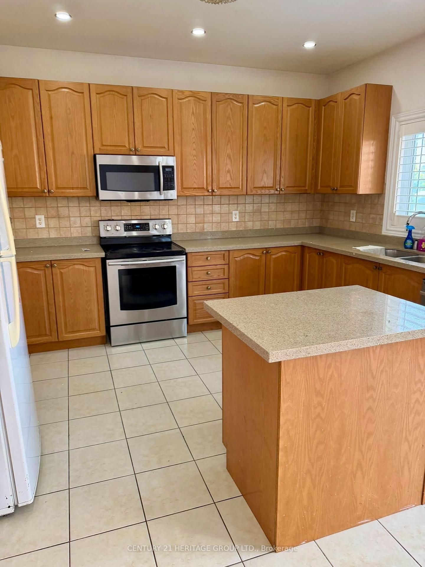 Photo 5 of 119 Laurendale Avenue, Georgina, Keswick South — HOMEH
