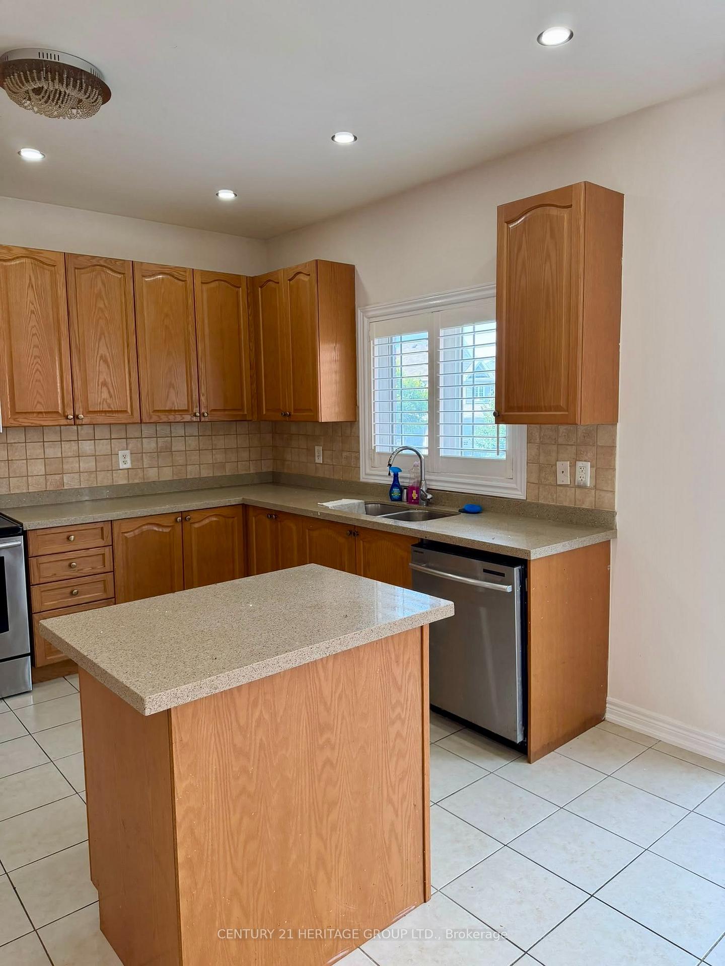 Photo 6 of 119 Laurendale Avenue, Georgina, Keswick South — HOMEH