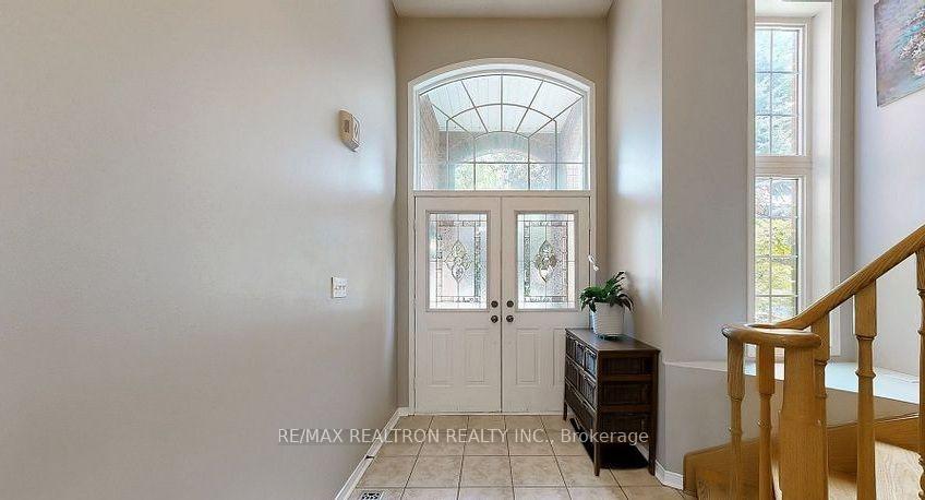 Photo 4 of 215 Drummond Drive, Vaughan, Maple — HOMEH