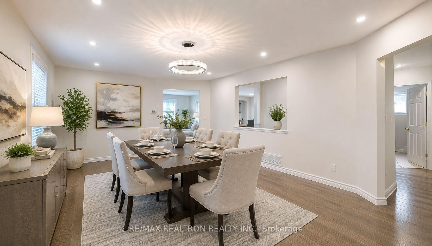 Photo 5 of 215 Drummond Drive, Vaughan, Maple — HOMEH