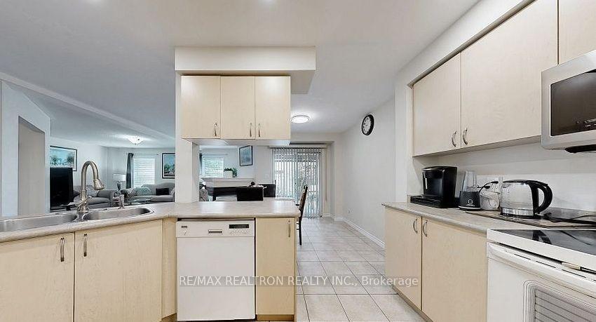 Photo 8 of 215 Drummond Drive, Vaughan, Maple — HOMEH