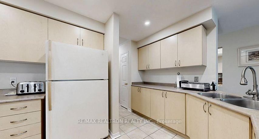 Photo 9 of 215 Drummond Drive, Vaughan, Maple — HOMEH