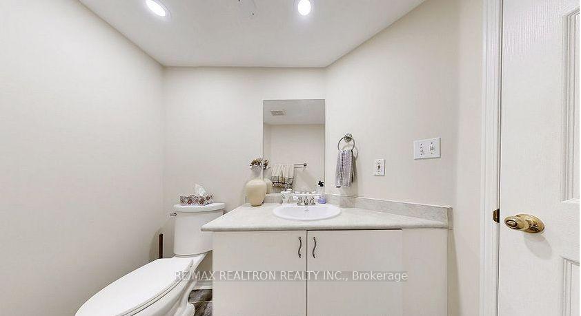Photo 11 of 215 Drummond Drive, Vaughan, Maple — HOMEH