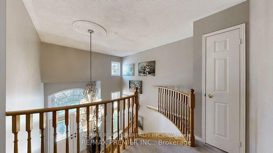 Photo 13 of 215 Drummond Drive, Vaughan, Maple — HOMEH