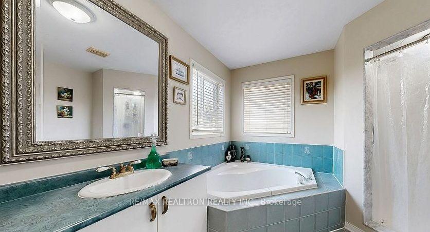 Photo 15 of 215 Drummond Drive, Vaughan, Maple — HOMEH