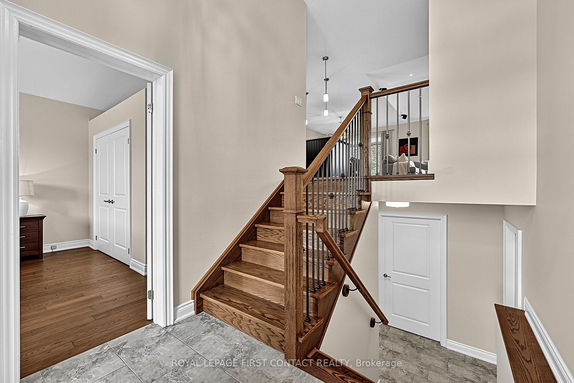 Photo 3 of 981 Ewart Street, Innisfil, Lefroy — HOMEH