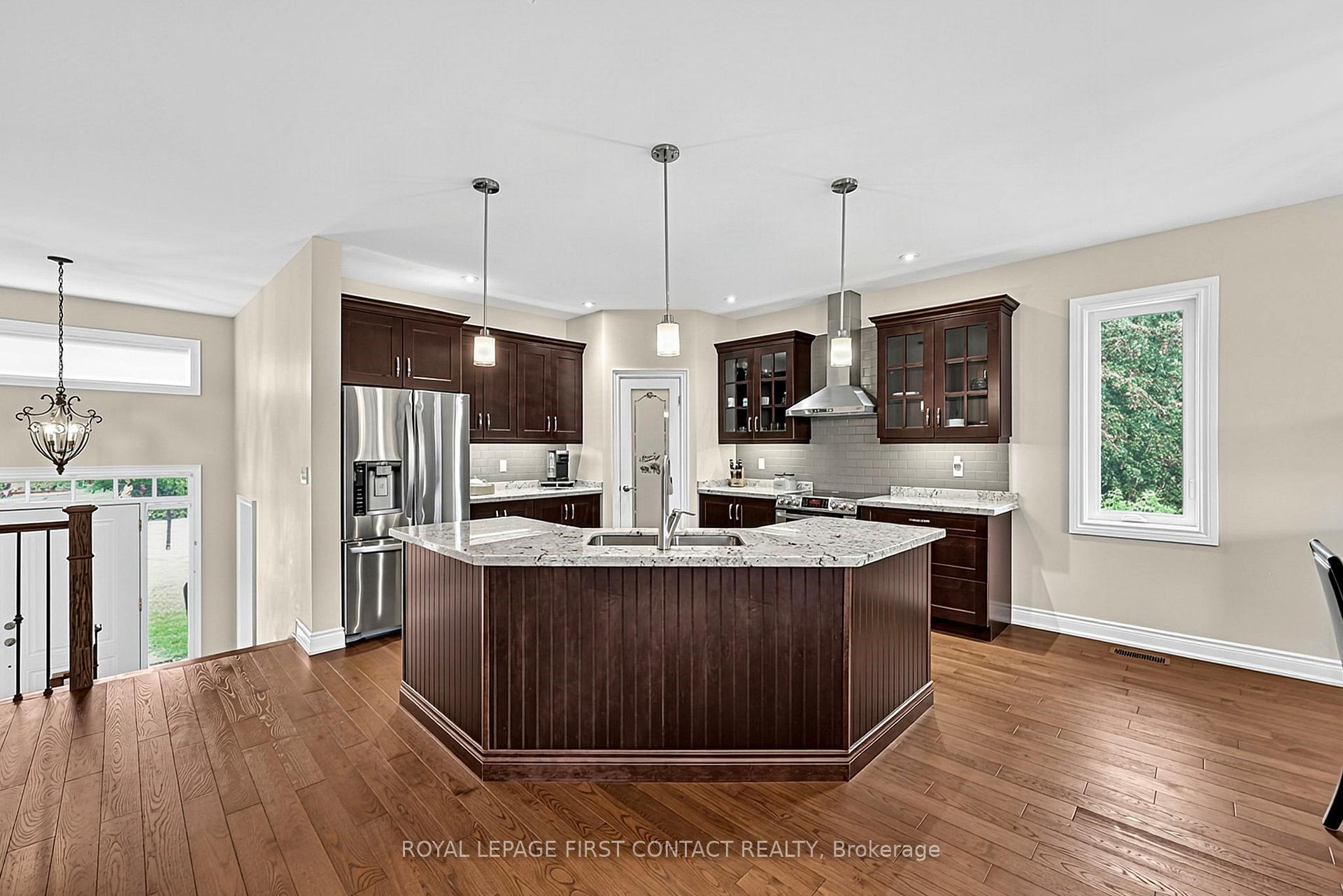 Photo 4 of 981 Ewart Street, Innisfil, Lefroy — HOMEH
